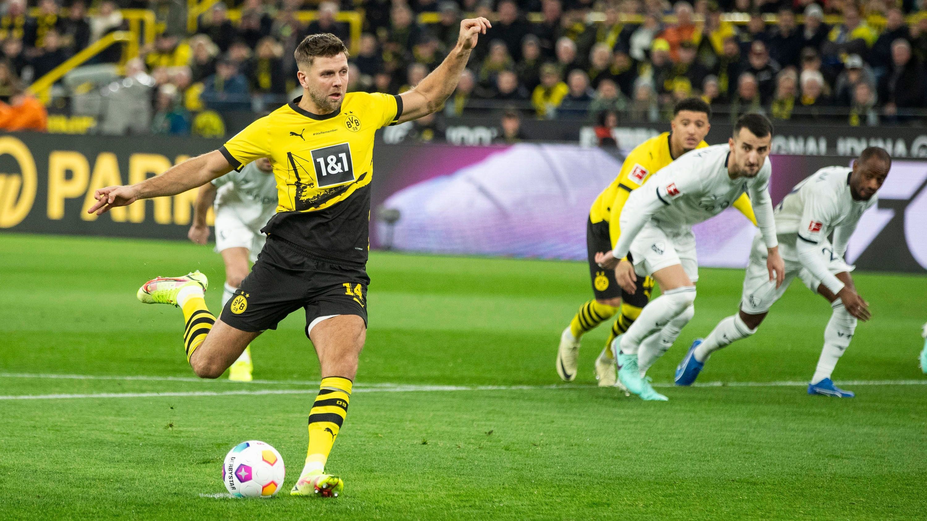 <strong>Niclas Füllkrug</strong><br>Der Angreifer wird via Dreierpack zum Matchwinner! Verwandelt lässig den Elfmeter zur frühen BVB-Führung (7.). Danach im Verbund mit Moukoko gefällig, lässt sich oft ins Mittelfeld fallen und spielt mit dem Rücken zum Tor gute Pässe. Erzielt nach toller Sabitzer-Flanke per Kopf den Treffer zum 2:1 (72.) und verwandelt später auch noch den Strafstoß zum 3:1 (90.+1).&nbsp;<strong><em>ran</em>-Note: 1</strong>