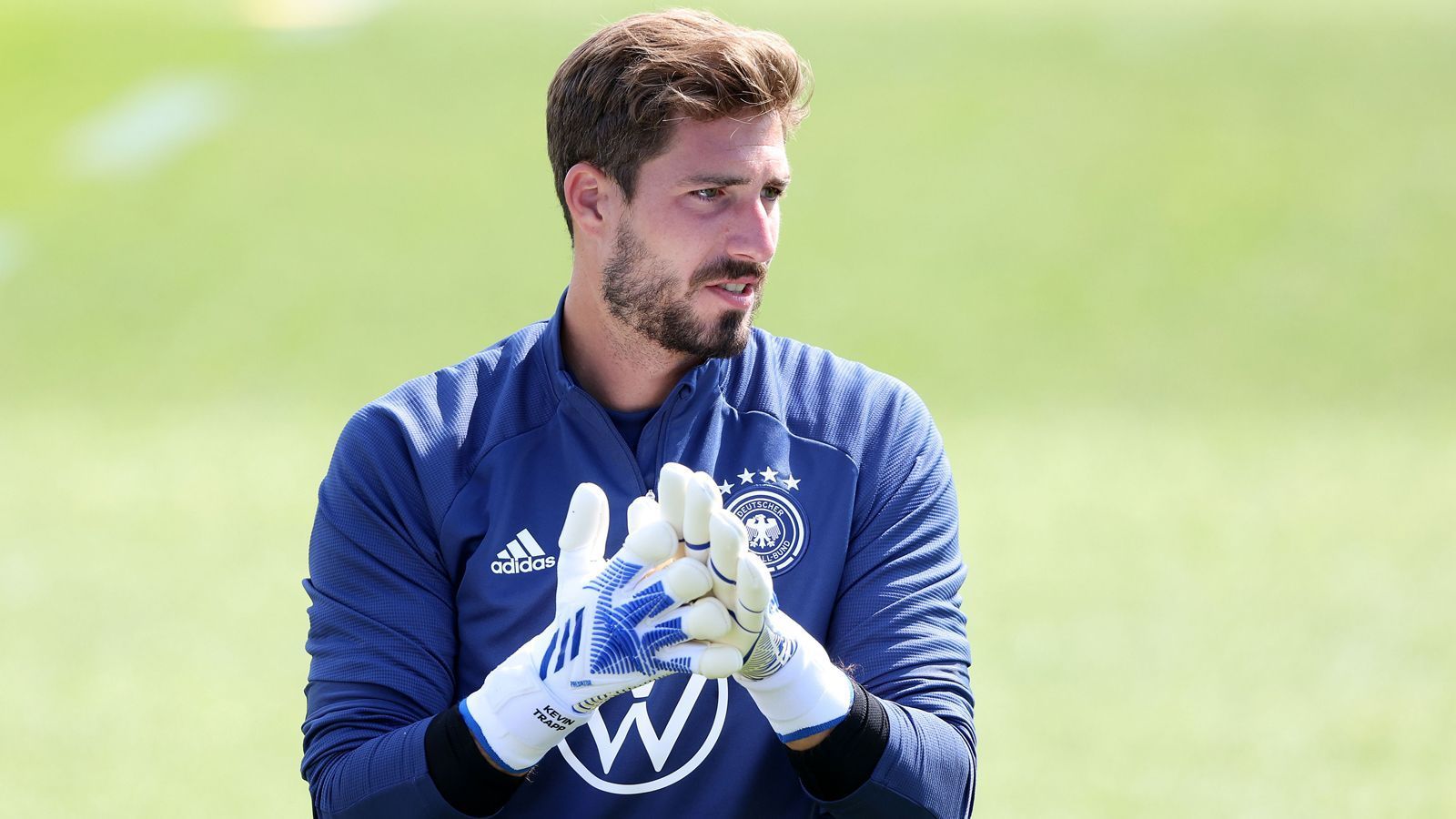 
                <strong>#12: Kevin Trapp (Eintracht Frankfurt)</strong><br>
                &#x2022; Position: Torwart<br>&#x2022; A-Länderspiele: sechs (kein Tor)<br>&#x2022; Alter: 32 Jahre<br>
              