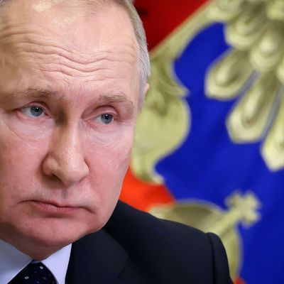 Der russische Präsident Wladimir Putin soll dem britischen Ex-Premierminister Boris Johnson mit dem Tod gedroht haben.