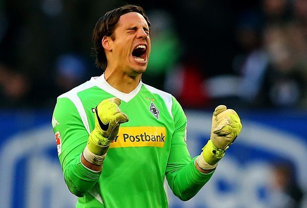 
                <strong>Yann Sommer (Schweiz)</strong><br>
                Yann Sommer kam vor der Saison aus Basel zu Borussia Mönchengladbach und überzeugt seitdem in der Bundesliga. In der Sport Bild stellt der Schweizer die Top 10 seiner Lieblingstorhüter zusammen und überrascht geich mit ...
              