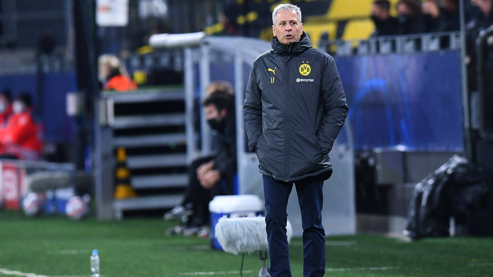 
                <strong>Lucien Favre (vereinslos)</strong><br>
                Ein hochqualifizierter Coach ist auch Lucien Favre, der in der Hinrunde bei Borussia Dortmund entlassen wurde und auf dem Markt ist. Natürlich wäre der Schweizer ebenfalls ein Kandidat für die Eintracht, er dürfte aber nicht die erste Lösung der SGE sein, sondern maximal Plan C.
              