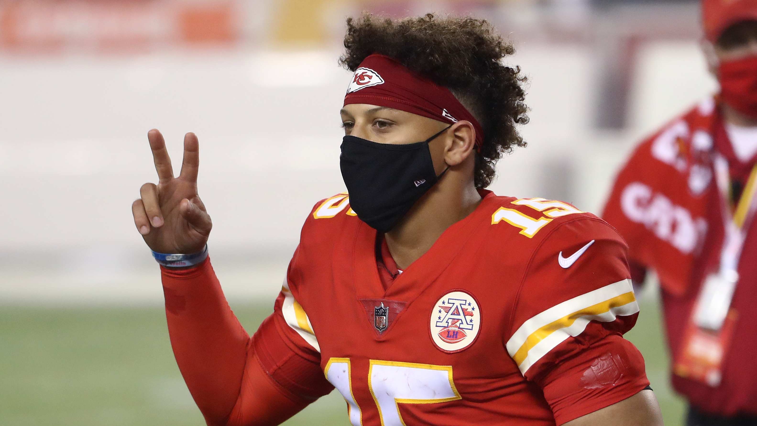
                <strong>Kansas City Chiefs: #ChiefsKingdom</strong><br>
                Instagram: @chiefsTwitter: @ChiefsFacebook: @KansasCityChiefs
              