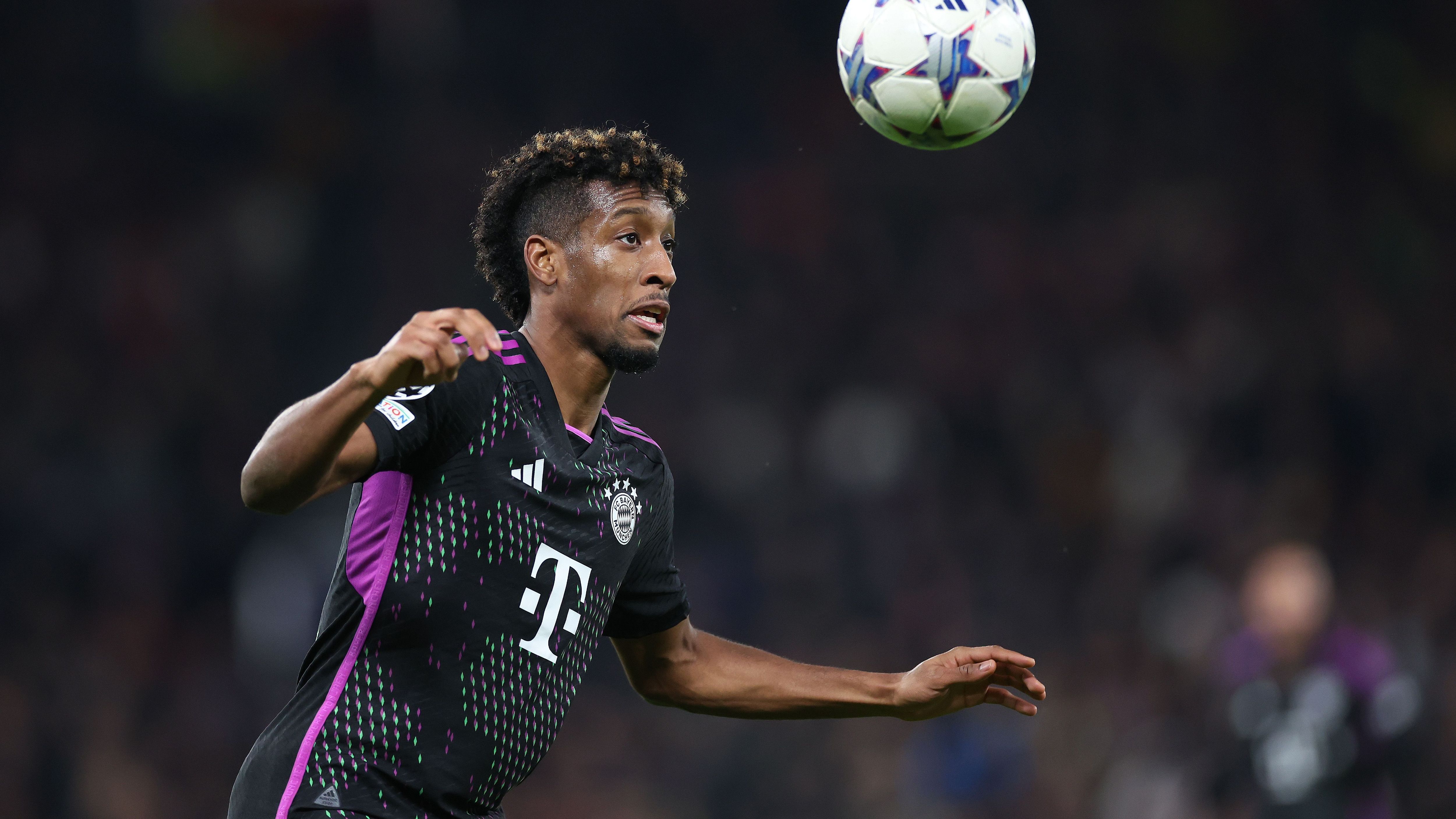 <strong>Kingsley Coman</strong><br>Seine chronische Verletzungsanfälligkeit scheint der Flügelspieler abgelegt zu haben, allerdings ließ er in der ersten Halbserie der Saison ein wenig die Konstanz vermissen. Dennoch gehörte er zu den festen Säulen im Bayern-Team und dürfte diesen Status auch im neuen Jahr innehaben. <strong><em>ran</em>-Durchschnittsnote: 3,5</strong>