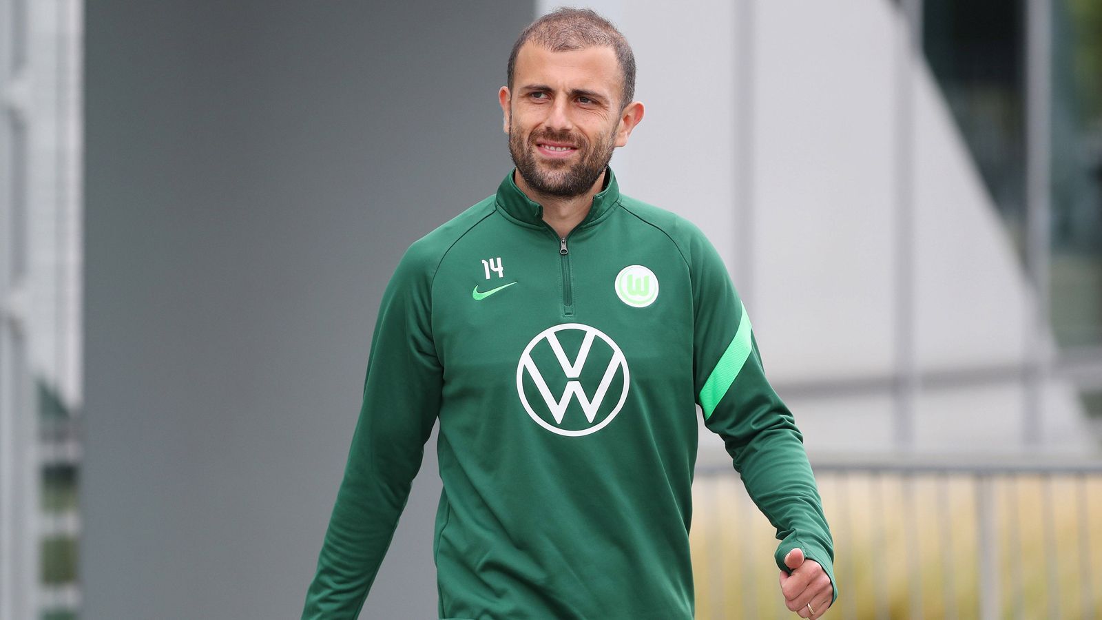 
                <strong>Admir Mehmedi (VfL Wolfsburg)</strong><br>
                Etwas überraschender ist der Verzicht von Wolfsburg-Trainer Mark van Bommel auf Offensivmann Admir Mehmedi. Der Schweizer spielte zwar in den bisherigen Spielen unter dem neuen Coach nur wenige Minuten, hätte aber dennoch als mögliche Kader-Alternative in der Königsklasse eventuell Sinn gemacht. Mehmedis Vertrag bei den "Wölfen" läuft nur noch bis 2022.
              