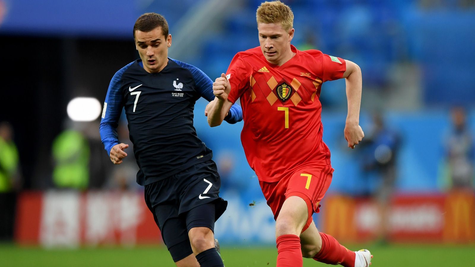 
                <strong>Kevin De Bruyne</strong><br>
                Sorgt in der 16. Minute mit einem genialen Pass auf Hazard fast für die belgische Führung. De Bruyne ist Dreh- und Angelpunkt im belgischen Spiel, leitet jeden Angriff ein und verpasst in der 62. Minute knapp den Ausgleich. Trotzdem kann der City-Star seinem Team nicht den entscheidenden Impuls gegen. ran-Note: 3 
              