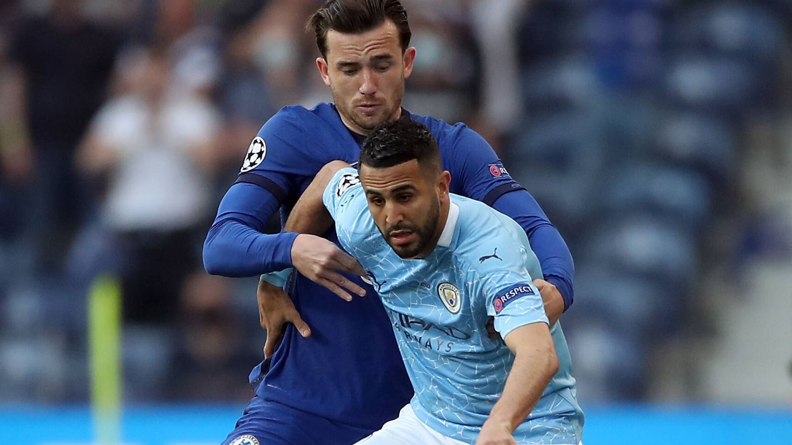 
                <strong>Riyad Mahrez</strong><br>
                Bleibt ähnlich wie die gesamte City-Offensive zunächst blass. Auch als der Ballbesitz der Skyblues merklich zunimmt, ist Mahrez kaum zu sehen. Scheitert oftmals an Ben Chilwell und hat im gesamten Spiel keinen Torschuss. ran-Note: 5
              