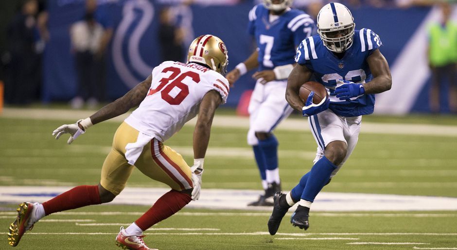 
                <strong>Gewinner: Frank Gore</strong><br>
                Das Spiel gegen die San Francisco 49ers war auf den ersten Blick kein Besonderes für Frank Gore. Zwar traf Running Back mit den Indianapolis Colts auf sein Ex-Team, sammelte dabei aber lediglich 48 Rushing Yards. Allerdings reichte dies aus, um Eric Dickerson in der ewigen Bestenliste zu überholen. Gore ist mit 13.304 Rushing Yards nun der siebtbeste Running Back in der Geschichte der NFL - und das alles gegen sein Ex-Team. Und Platz sechs, der von Jerome Bettis belegt wird, ist nur noch 358 Yards entfernt.
              