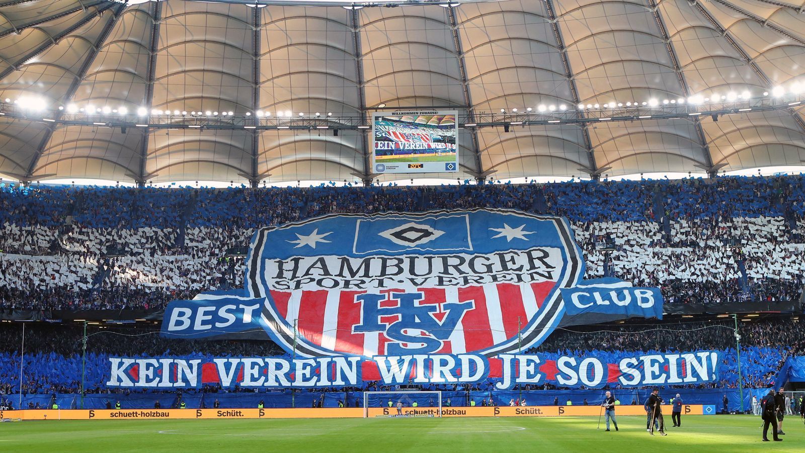 
                <strong>Gänsehaut-Moment in der HSV-Kurve</strong><br>
                Vor dem Anstoß sorgten die Anhänger des Hamburger SV mit einer imposanten Choreographie für einen ersten Gänsehaut-Moment im Volksparkstadion. 
              