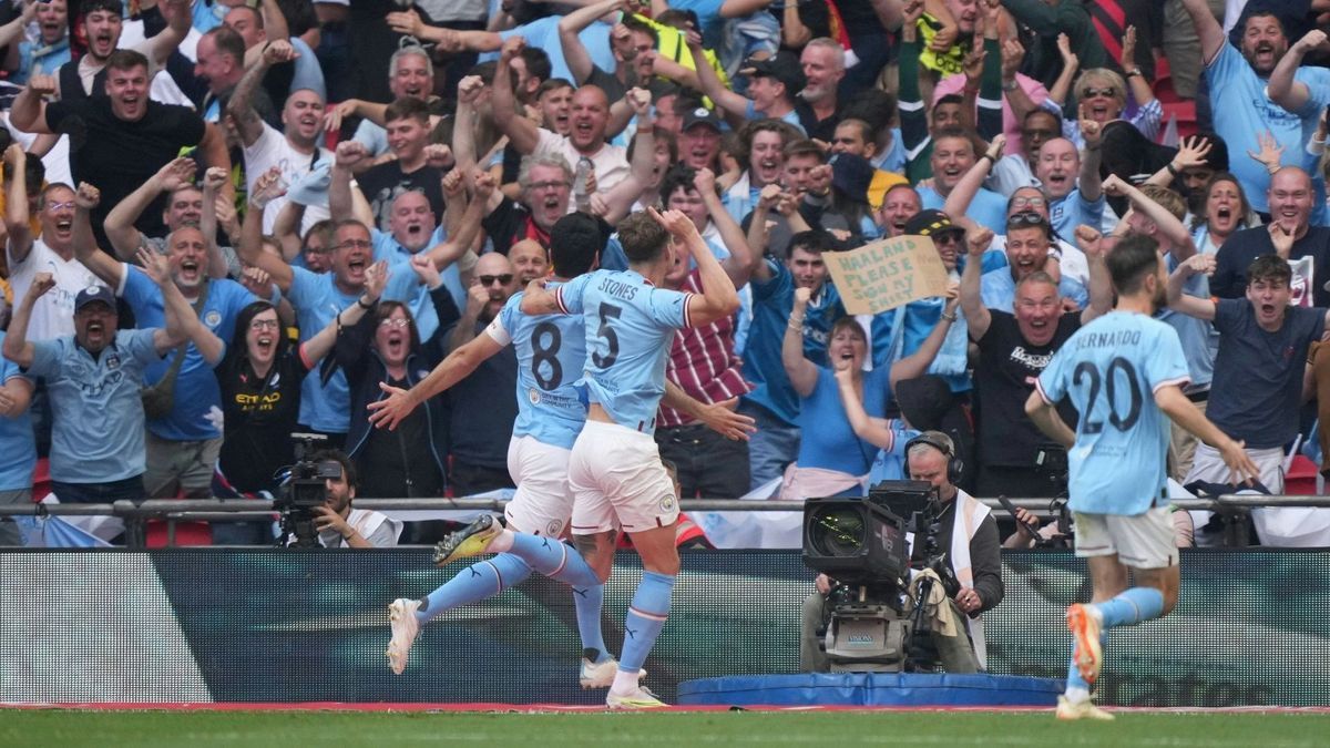 Ilkay Gündogan (l.) entscheidet den FA-Cup für City