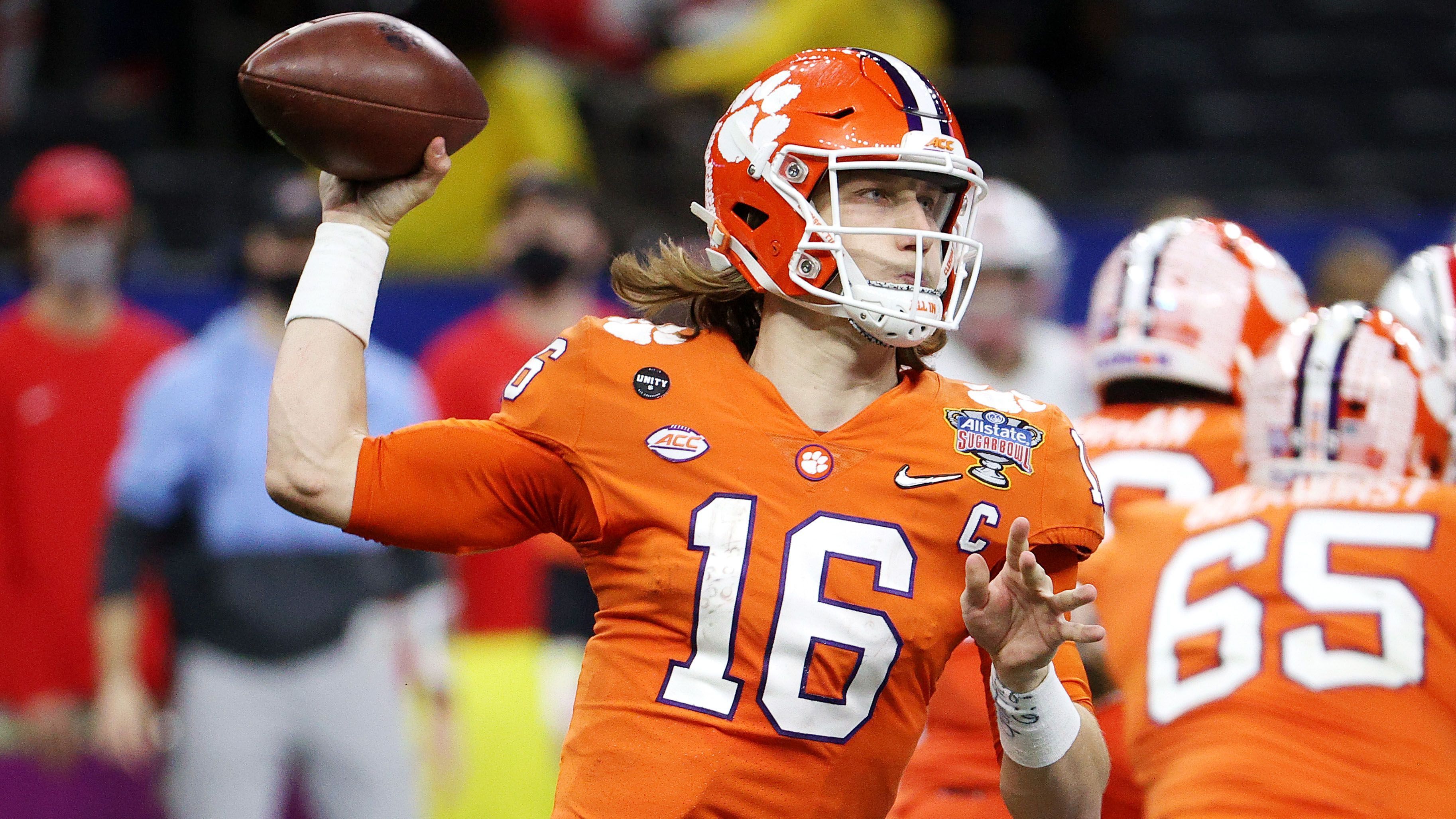 
                <strong>Trevor Lawrence (Clemson Tigers)</strong><br>
                Er gilt als eines der größten Quarterback-Talente der letzten Jahre. Trevor Lawrence bringt mit seinen 1,98 Meter und 100 Kilogramm die perfekten Maße für einen Quarterback mit und besticht seit nunmehr drei Jahren am College mit seinem starken Wurfarm. Auch nach dem verlorenen Halbfinale seiner Clemson Tigers gilt Lawrence als Nummer-1-Pick für die Jacksonville Jaguars. Alles andere wäre eine Überraschung.
              