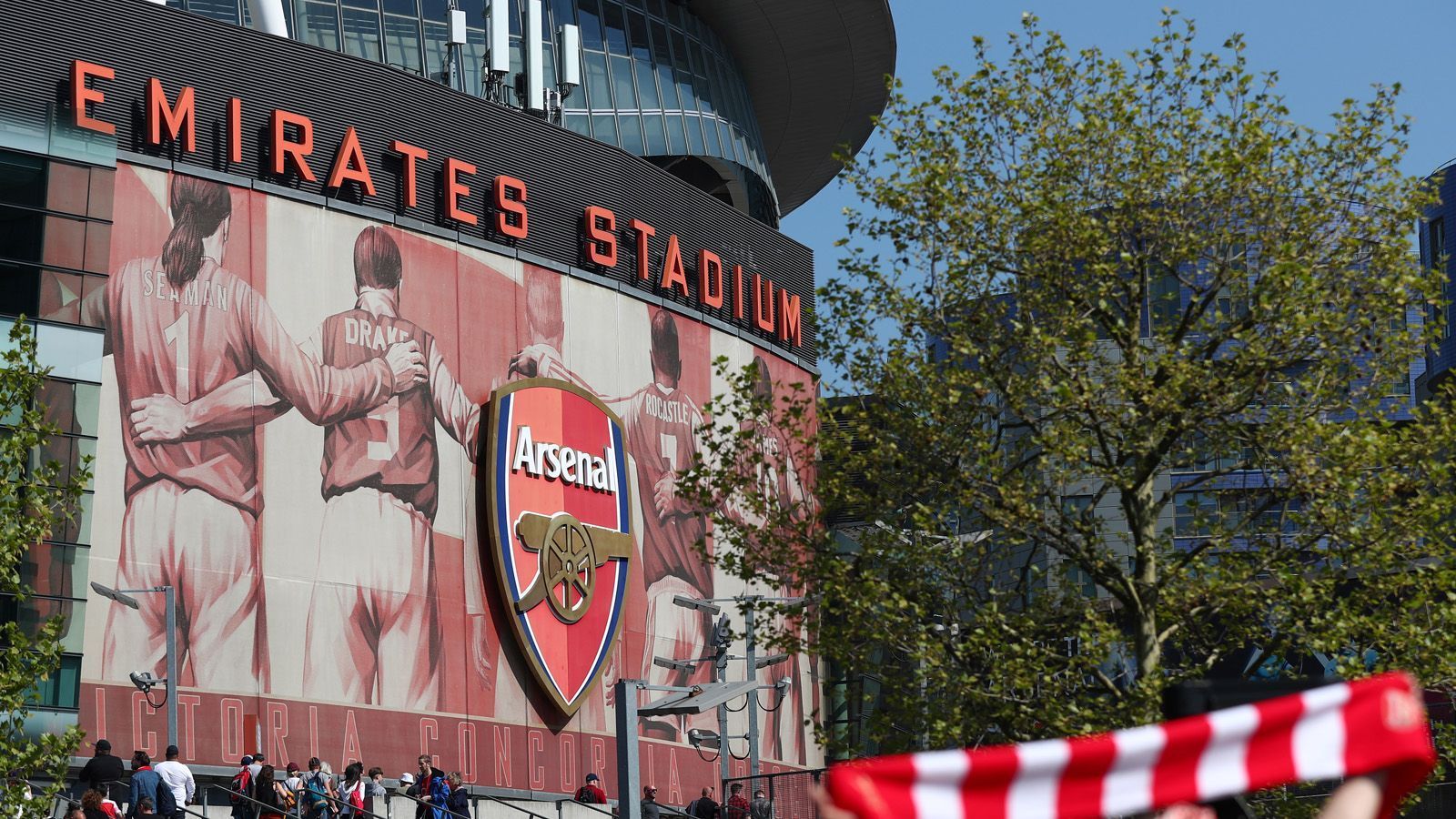 
                <strong>FC Arsenal London </strong><br>
                Umsatz: 455,39 Mio. EuroLohnkosten: 271,2 Mio. Euro Gewinn vor Steuern: 50,85 Mio. Euro
              