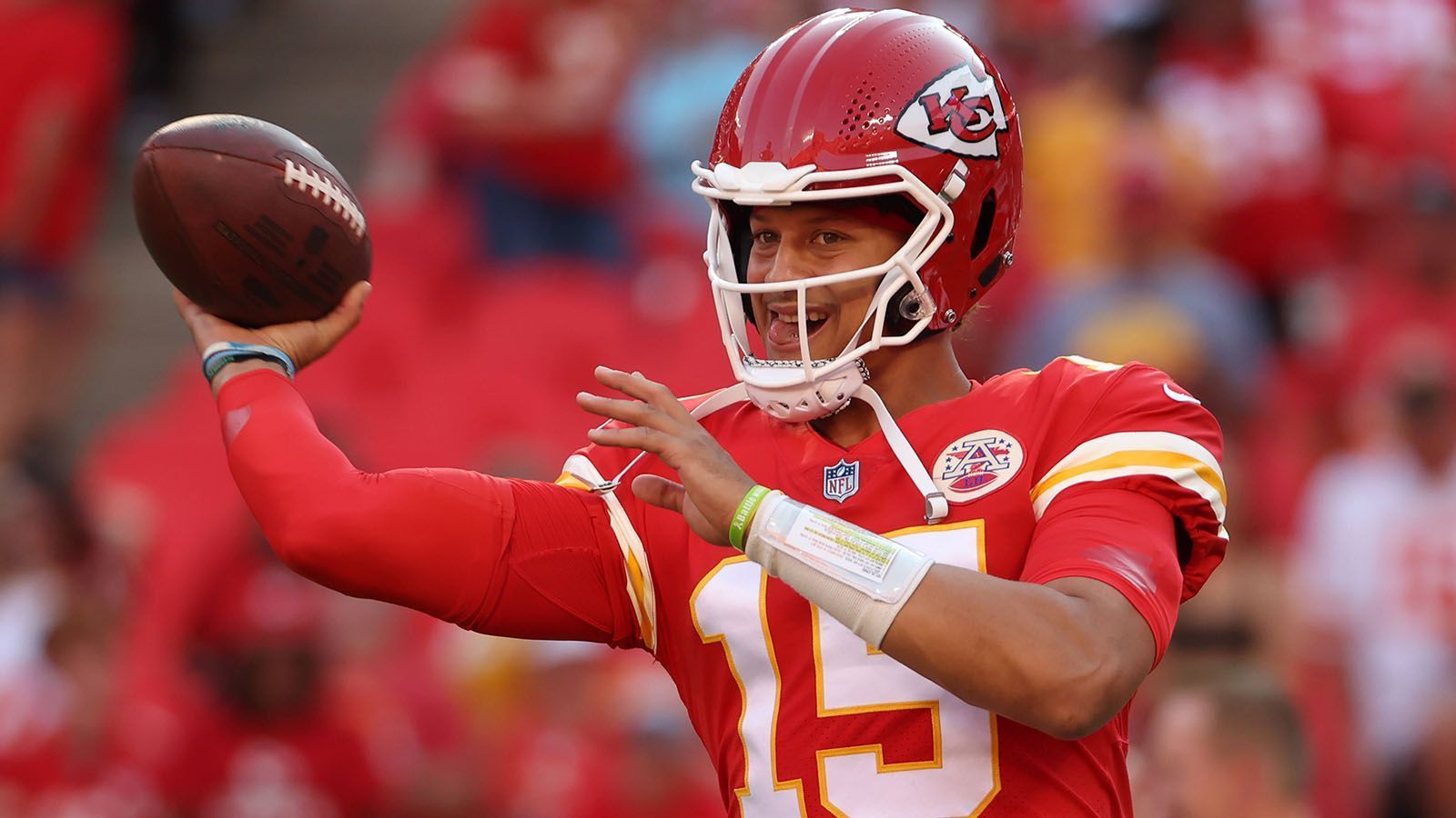 
                <strong>Kansas City Chiefs at Arizona Cardinals</strong><br>
                &#x2022; Volker Schenk: <strong>Cardinals</strong><br>&#x2022; Mattis Oberbach: <strong>Chiefs</strong><br>&#x2022; Roman Motzkus: <strong>Chiefs</strong><br>&#x2022; Icke Dommisch: <strong>Chiefs</strong><br>&#x2022; Carsten Spengemann: <strong>Chiefs</strong><br>&#x2022; Jonas Friedrich:<strong> Chiefs</strong><br>
              
