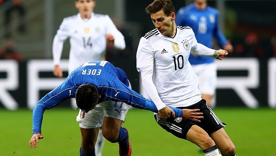 
                <strong>Leon Goretzka</strong><br>
                Leon Goretzka: Ballsicher, abgeklärt, mit gutem Auge und schnörkellos in vielen Aktionen. Wirkte oft aber auch überhastet, hin und wieder fehlte bei ihm die allerletzte Genauigkeit. ran-Note: 3+
              