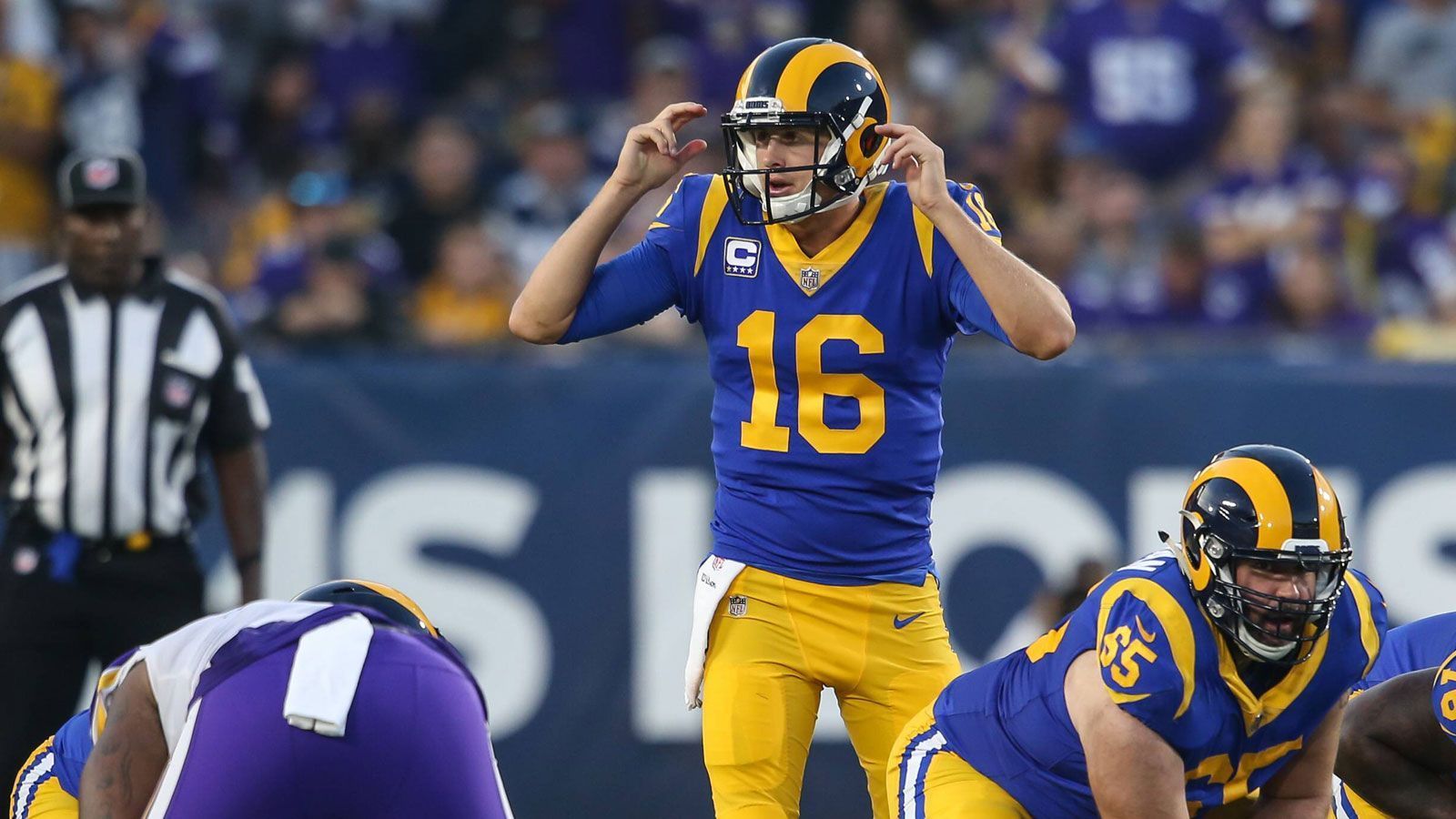 
                <strong>Gewinner: Los Angeles Rams und Kansas City Chiefs</strong><br>
                Die Rams unterstreichen Woche für Woche ihre Ambitionen auf den Super Bowl. Week 4, Sieg Nummer vier: Gegen die Minnesota Vikings kam der überragende Jared Goff auf fünf Touchdown-Pässe und 465 Yards Raumgewinn. Ebenfalls nicht zu stoppen: die Chiefs. Patrick Mahomes führte die Franchise ebenfalls zum vierten Sieg, die Rams und die Chiefs sind die einzigen ungeschlagenen Teams.
              