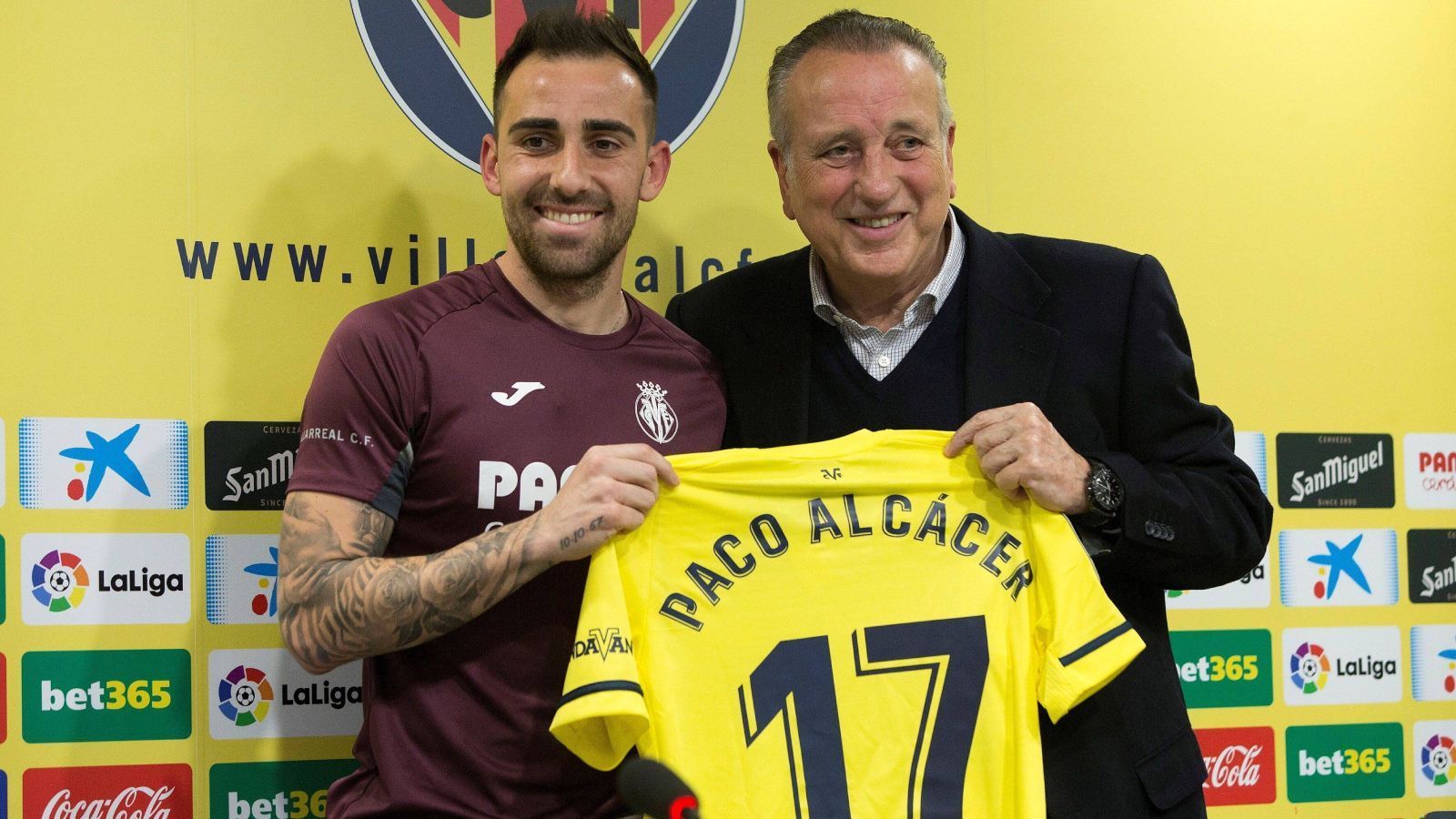 
                <strong>Nach Haaland-Transfer: Alcacer flüchtet nach Villarreal</strong><br>
                Im Januar 2020 wechselte Alcacer dann aber zum FC Villarreal. Nach Getafe, Valencia und Barcelona ist das Gelbe U-Boot Station Nummer vier für den damaligen Nationalspieler in seinem Heimatland. Der Grund für den Weggang war der Transfer von Shooting-Star Erling Haaland zu Borussia Dortmund.
              