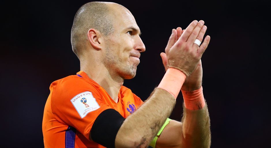 
                <strong>Rechtsaußen: Arjen Robben</strong><br>
                Nation: NiederlandeVerein: FC Bayern MünchenAlter: 33
              