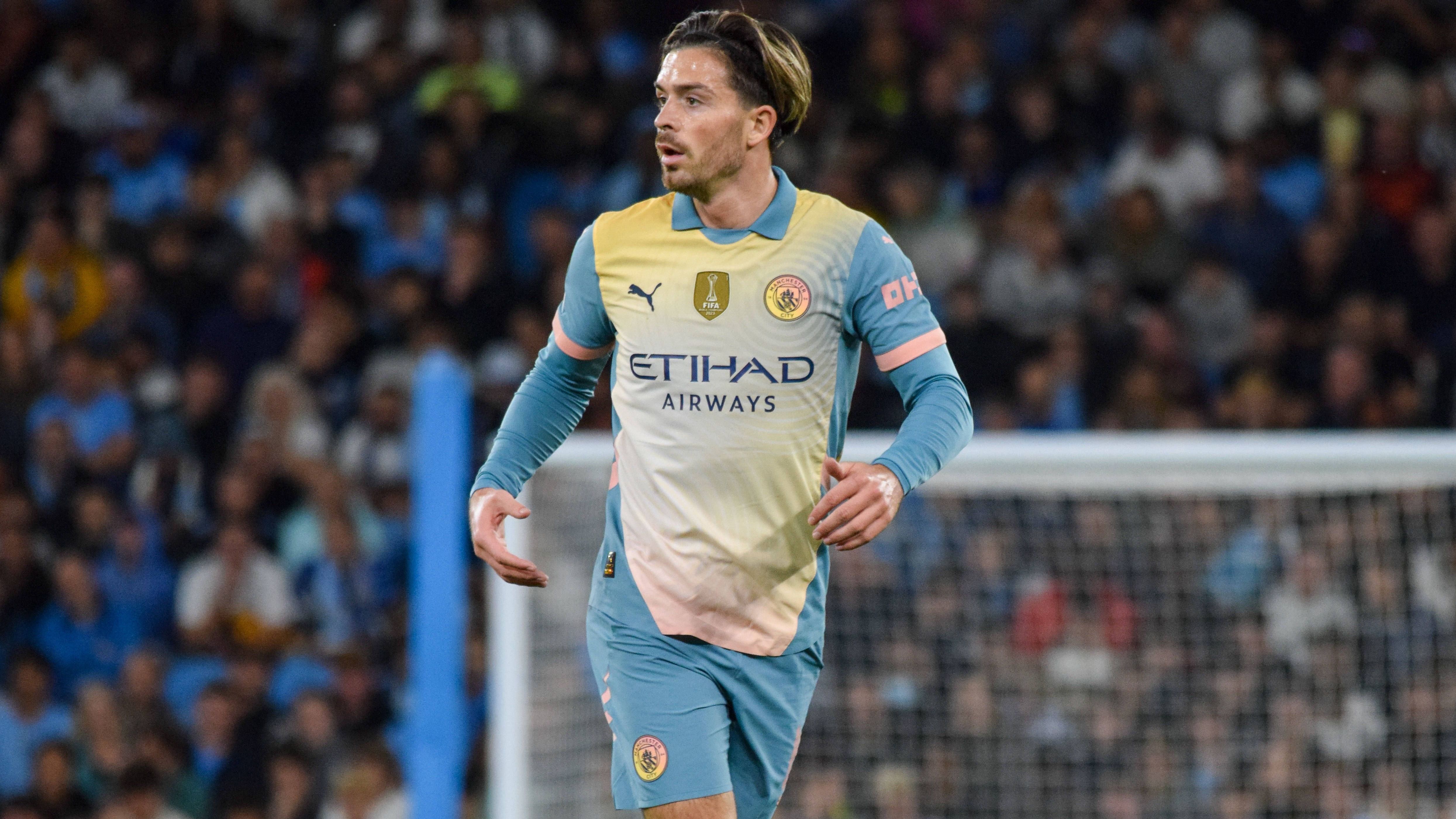 <strong>Jack Grealish (Manchester City)</strong><br>ManCity will Jack Grealish offenbar so dringend loswerden, dass der Klub wohl sogar hohe Verluste in Kauf nehmen würde. Laut Medienberichten aus England würden die "Citizens" den 29-jährigen Flügelspieler bereits ab einem Angebot von 40 Millionen Pfund (ca. 46 Millionen Euro) verkaufen. Der Flügelspieler, der vergangene Saison nur drei Tore erzielte, wurde 2021 für 117,5 Millionen Euro von Aston Villa verpflichtet. Das wäre ein Verlust von satten 71,5 Millionen Euro.