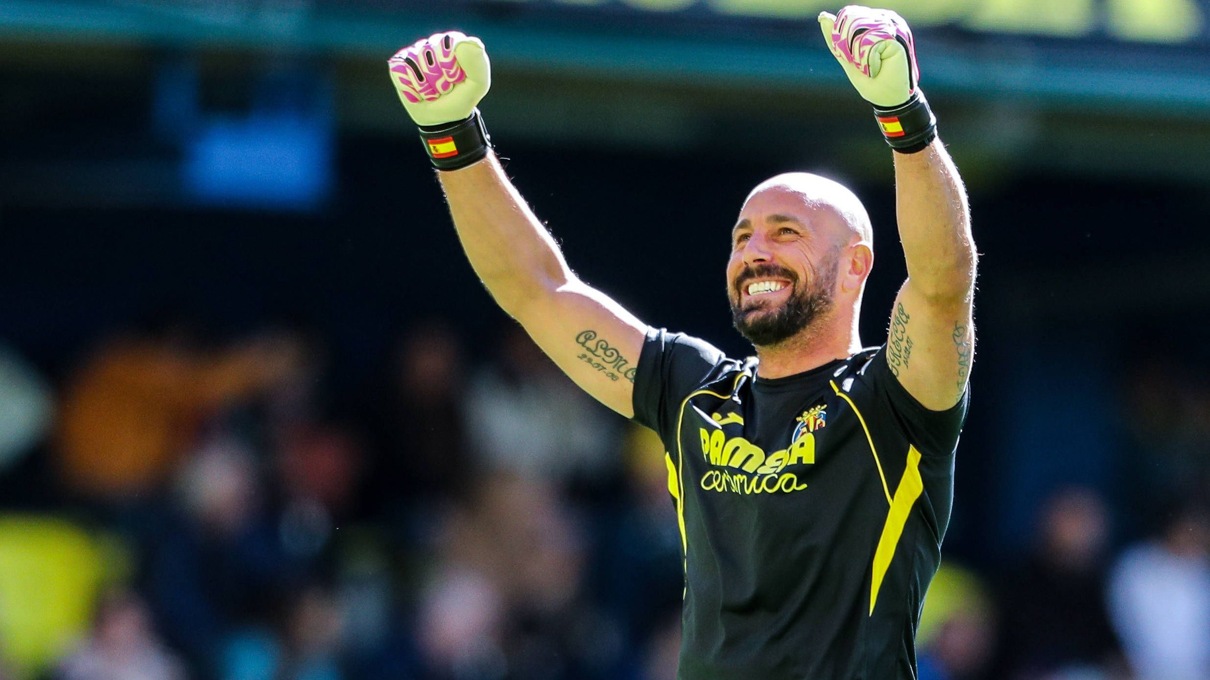 <strong>15. Platz: Pepe Reina (FC Villarreal) - 25</strong><br>Der 41-Jährige ist gleichermaßen Dauerbrenner wie Wandervogel. Reina ist aktuell als Ersatzkeeper beim FC Villarreal aktiv, stand in seiner Karriere aber schon für acht Teams und fünf Champions-League-Teams zwischen den Pfosten. Am längsten war er für den FC Liverpool tätig, für die er 394 Pflichtspiele bestritt. Ein Champions-League-Titel blieb ihm aber verwehrt.&nbsp;