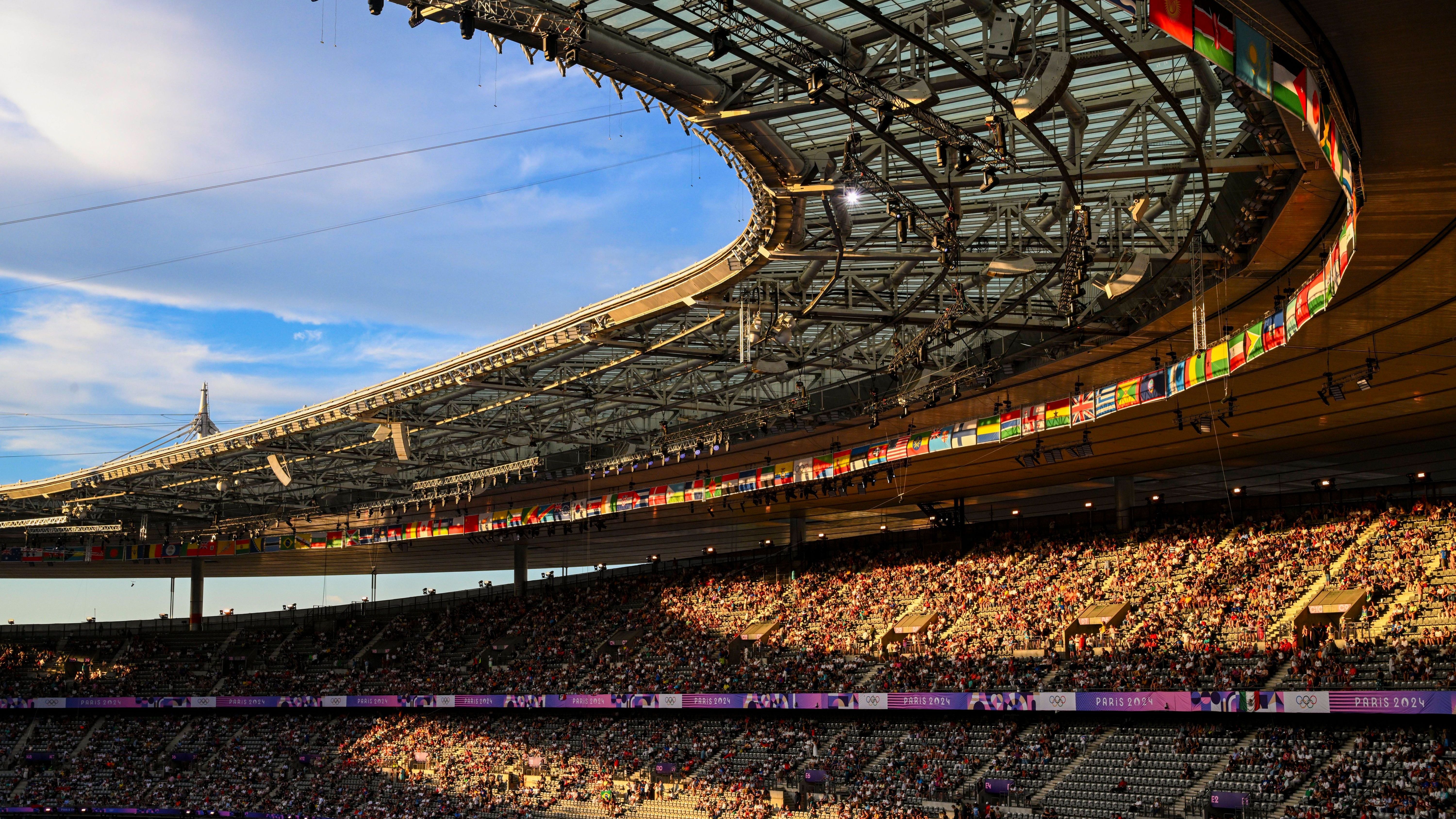 <strong>Olympia 2024: Die besten Bilder der Schlussfeier</strong><br>Paris hat sich noch einmal herausgeputzt. Im Gegensatz zur Eröffnungsfeier spielt nun auch das Wetter mit - wie hier im Stade de France in Saint-Denis ...&nbsp;