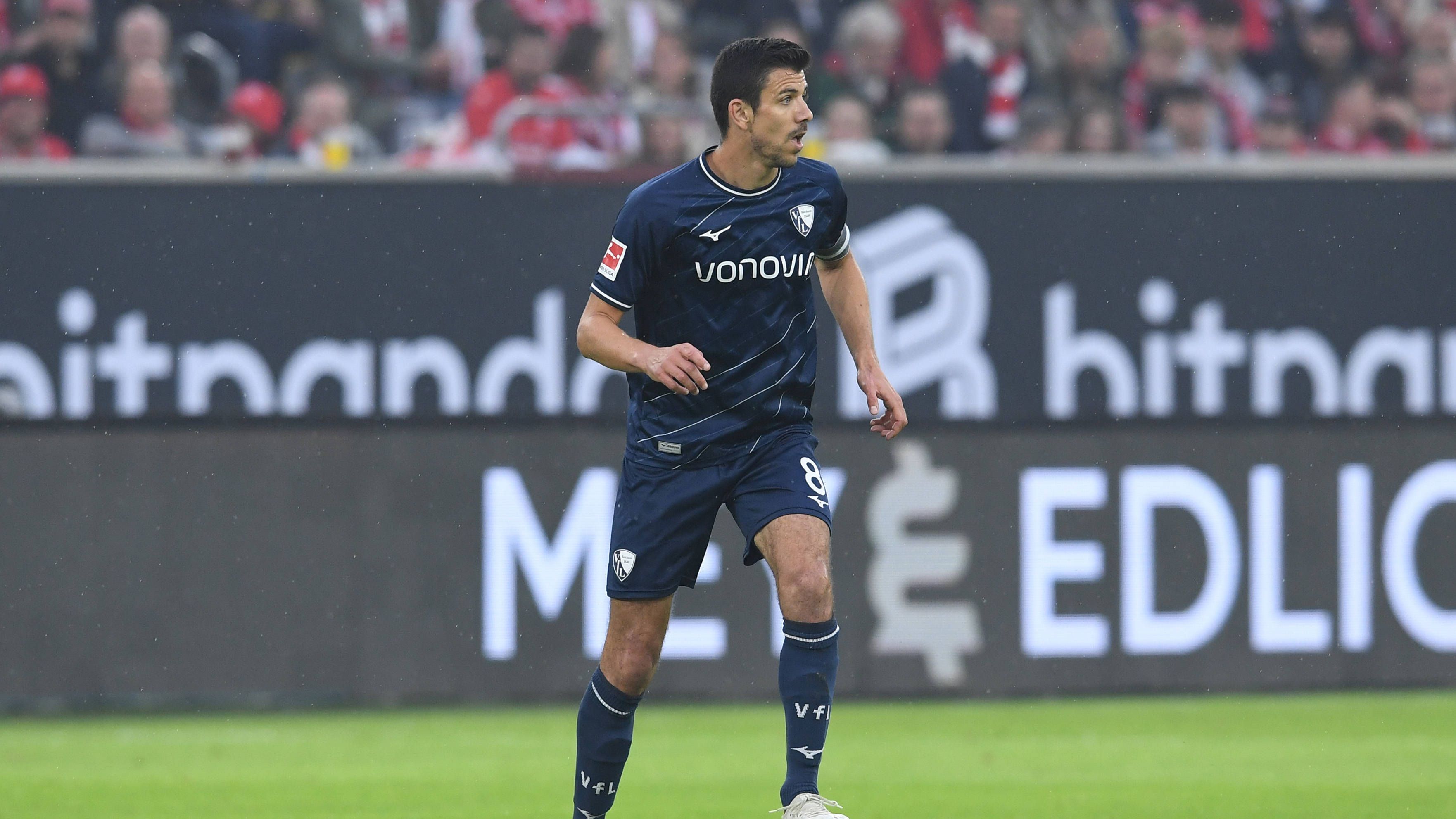 <strong>Anthony Losilla (VfL Bochum)</strong><br>Viel unterwegs, versucht der Dreierkette immer eine Anspielstation zu bieten. Auch wenn er nicht angespielt wird, zieht er das Pressing der Fortuna damit gut auseinander. Bekommt er den Ball, weiß er damit zuverlässig etwas anzufangen. Inszeniert einige Angriffe seiner Mannschaft und lässt sich nicht pressen. Muss in der Verlängerung müde vom Platz. <strong><em>ran</em></strong><strong>-Note: 2</strong>