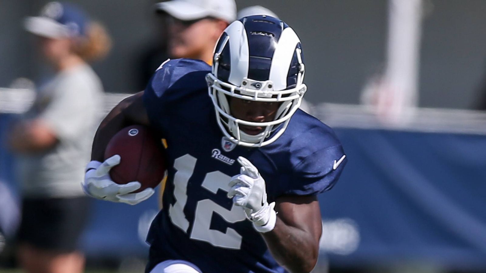 
                <strong>Brandin Cooks</strong><br>
                Der Wide Receiver kam von den New England Patriots. Er unterschrieb in Los Angeles einen 81 Millionen Dollar schweren Fünfjahresvertrag, inklusive eines Signing Bonus in Höhe von sieben Millionen Dollar. 49,459 Millionen Dollar sind garantiert, pro Saison kassiert er im Schnitt 16,2 Millionen Dollar.
              