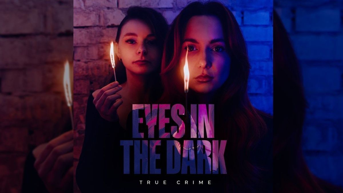Laura und Sarah bringen ihren Podcast „Eyes In The Dark“ auf Tour