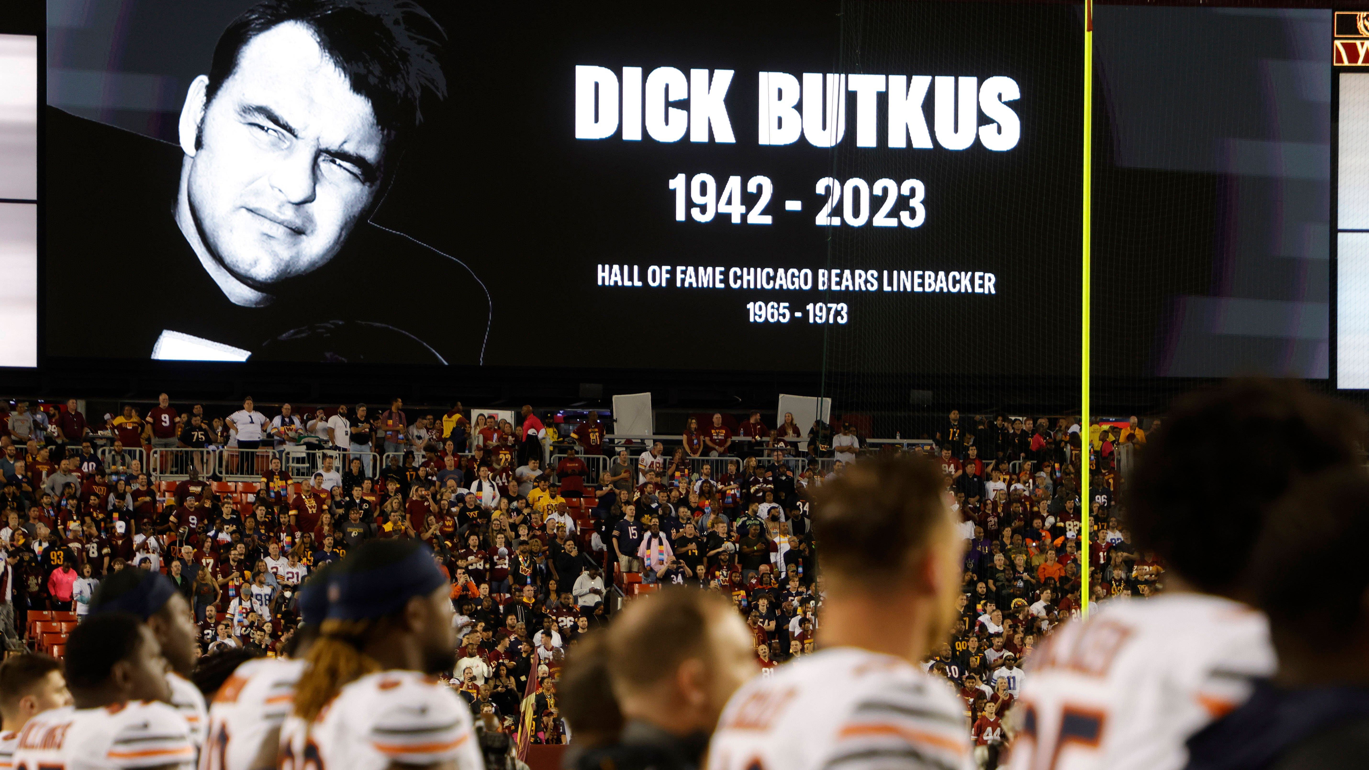<strong>Dick Butkus (Linebacker, 1965 - 1973, Bears)</strong><br>Er war einer der bedrohlichsten Defensivspieler der Historie. Die "Sports Illustrated" kürte ihn einst zum "Gefürchtetsten Mann im Football". Der achtmalige Pro Bowler definierte die Position Middle Linebacker neu, zudem benannte Sylvester Stallone seinen Hund nach ihm, welcher dann in den "Rocky"-Filmen mitspielte.