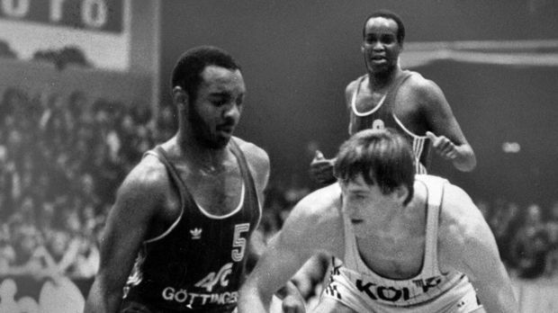 
                <strong>Platz 6 (geteilt): ASC 46 Göttingen mit fünf Titeln</strong><br>
                ASC 46 Göttingen (3x Meister: 1980 als SSC Göttingen, 1983 und 1984, 2x Pokalsieger: 1984 und 1985)
              