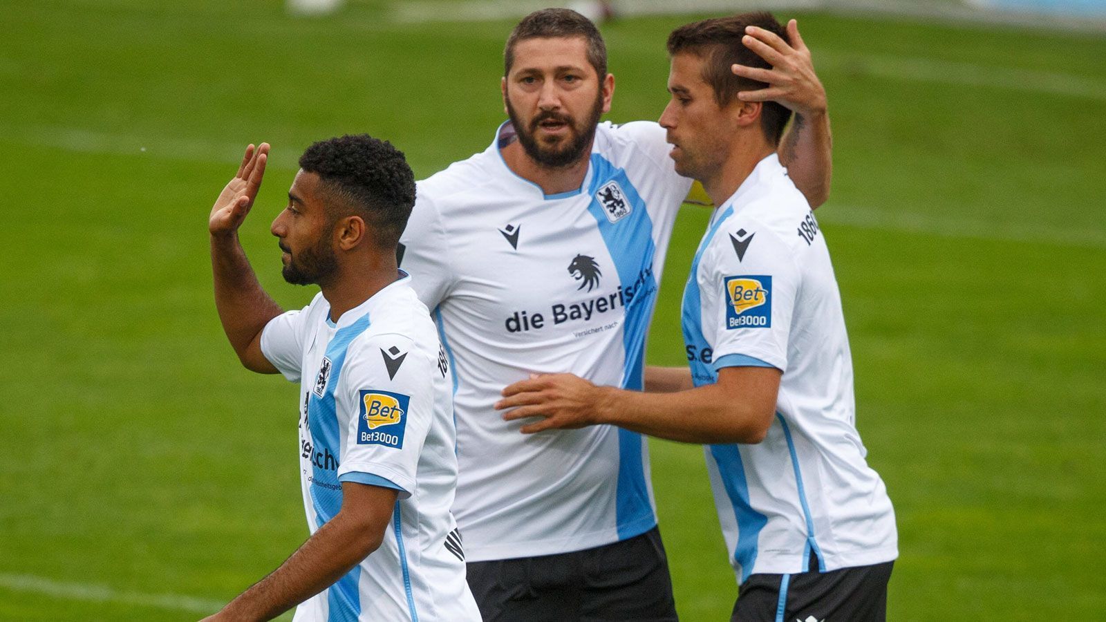 
                <strong>7. TSV 1860 München (58 Punkte, +9 Tore)</strong><br>
                Die Löwen haben durch den 4:2-Sieg beim SV Mepppen noch die Mini-Chance, in die Aufstiegsrelegation zu kommen. Dafür brauchen sie einen Sieg gegen Ingolstadt, Rostock sowie Duisburg dürfen zeitgleich ebenfalls nicht gewinnen.  - 1860 geht in die Relegation bei einem Sieg gegen Ingolstadt und einem zeitgleichen Punktverlust von Duisburg UND Rostock. - Restprogramm: FC Ingolstadt (H)
              