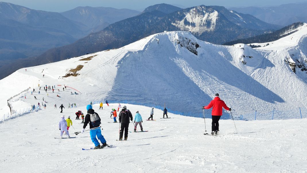 Ein Skiurlaub kann ganz schön ins Geld gehen. Ein Preisvergleich lohnt sich durchaus. (Symbolbild)