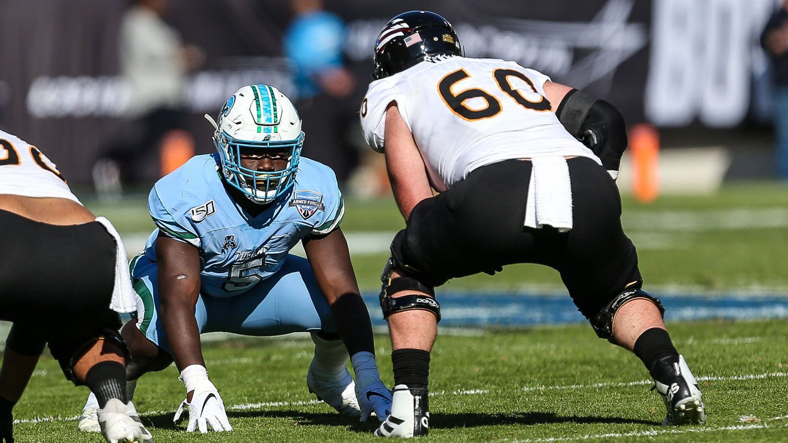 
                <strong>Cameron Sample (Tulane Green Wave / American Team)</strong><br>
                Defensive End Cameron Sample wurde als Defensive Player of the Game ausgezeichnet. Er konnte mit sieben Tackles und einem halben Sack überzeugen. Bereits im Training sorgte er für Furore, zeigte sich als starker Pass Rusher. Außerdem beeindruckte er mit seiner kompromisslosen Spielweise und seiner Handlungsschnelligkeit.
              