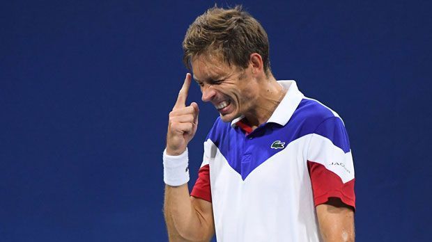 
                <strong>Nicolas Mahut</strong><br>
                Ja, hast du denn nen Vogel? Nicolas Mahut ist auch gerade aufgefallen, dass er mit dem Ivan-Lendl-Gedächtnis-Shirt ziemlich alt aussieht.
              