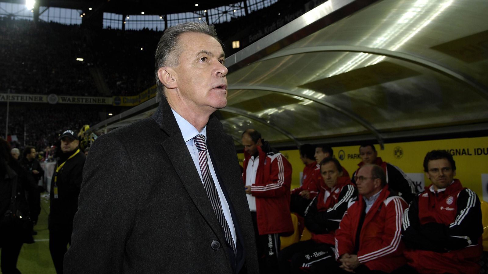 
                <strong>Ottmar Hitzfeld, Champions-League-Sieger</strong><br>
                Trainer von Borussia Dortmund von 1991 bis 1997 und von Bayern München von 1998 bis 2004 sowie von 2007 bis 2008. Hitzfeld gewann mit beiden Vereinen die Champions League und mit Dortmund zwei und den Bayern fünf Meisterschaften. Dazu kommen drei Pokalsiege mit dem FC Bayern. Er ist der einzige Coach, der mit beiden Klubs Titel holte.
              