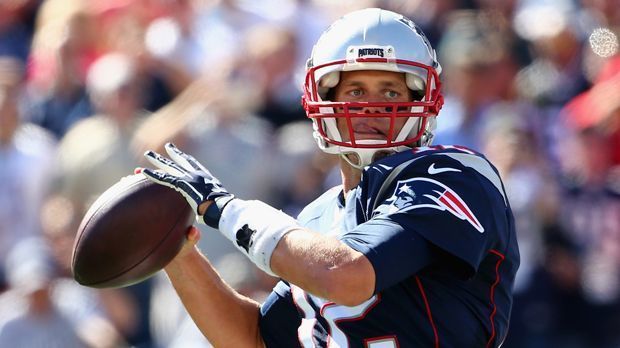 
                <strong>Tom Brady bricht eigenen Rekord</strong><br>
                Tom Brady hat wieder einen neuen Meilenstein erreicht. Mit 94 angekommenen Pässen in den ersten drei Spielen stellte der Quarterback der New England Patriots seinen eigenen Rekord ein. 
              
