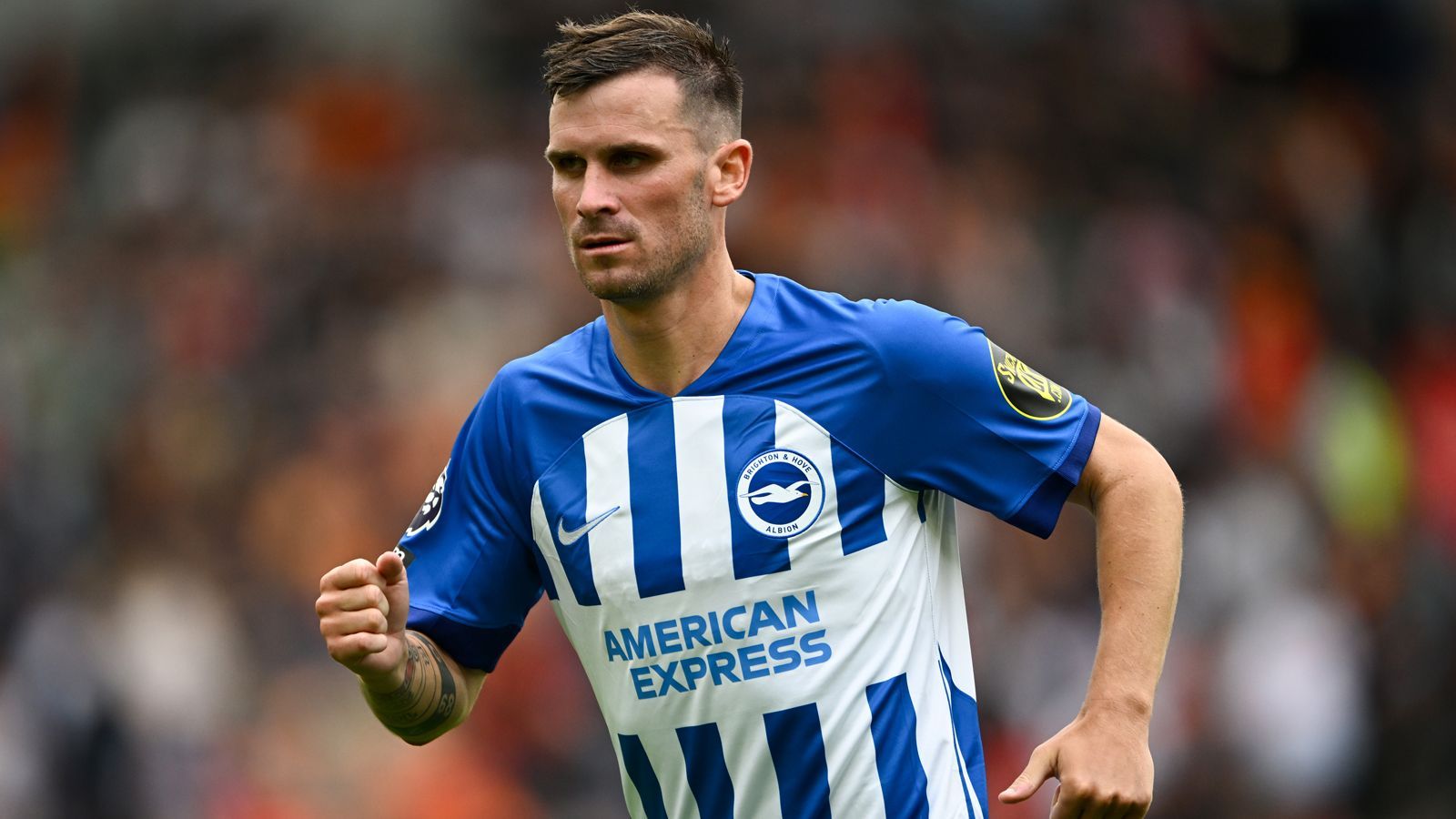 <strong>Zentrales Mittelfeld: Pascal Groß (Brighton &amp; Hove Albion)</strong> <br>Lange hatte Pascal Groß auf seine Nominierung für das DFB-Team warten müssen, jetzt ist es endlich soweit. Der Rekordtorschütze von Brighton &amp; Hove Albion vereint viele Fähigkeiten in sich. Über 60 Scorerpunkte in fast 200 Premier-League-Spielen sind zudem stark für einen zentralen Mittelfeldspieler. Auch kommen Groß die Durchhänger seiner Kontrahenten zugute: Emre Can ist ein klassischer Abräumer, hat aber wenig Offensivdrang, Ilkay Gündogan fühlt sich auf der Sechs nicht wirklich wohl und Leon Goretzka wurde bekanntlich nicht einmal nominiert.