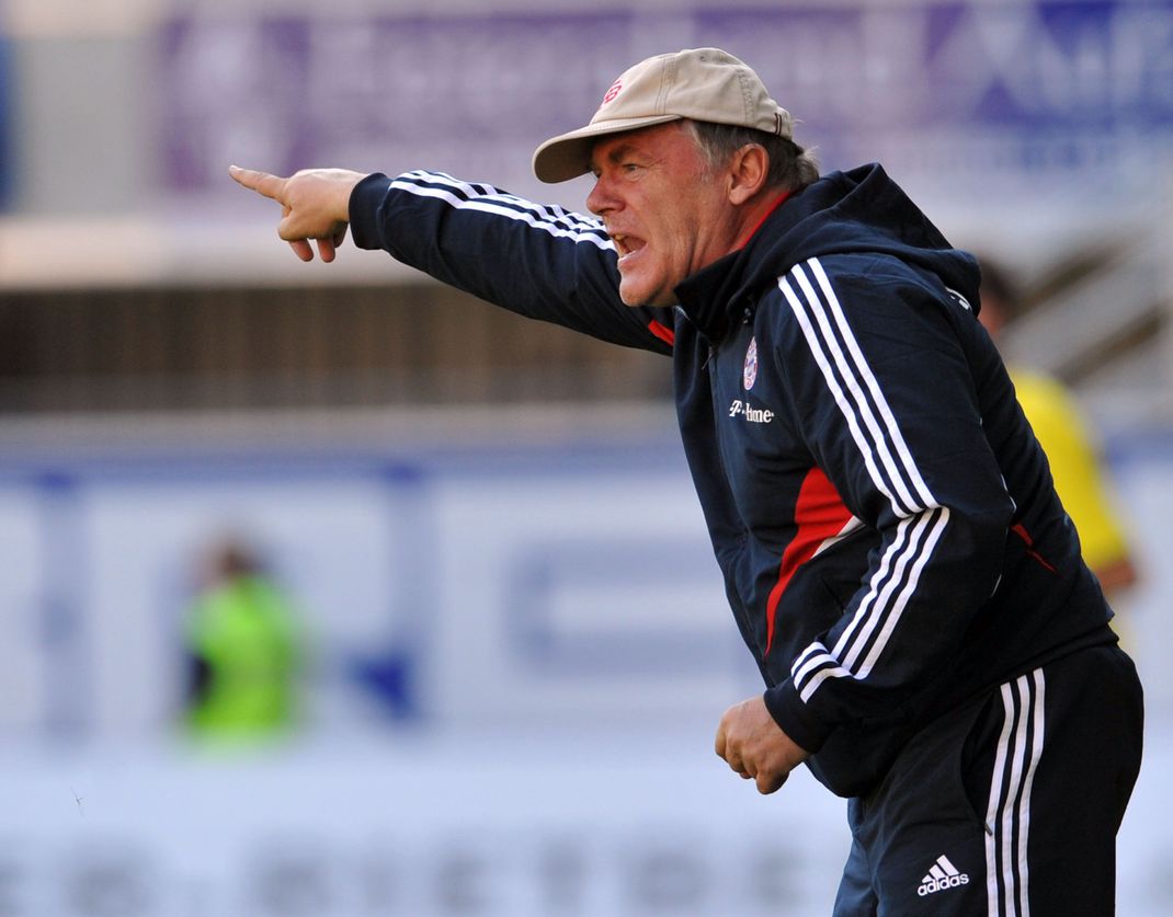 PADERBORN, GERMANY - SEPTEMBER 27:  Hermann Gerland during the 3. Bundesliga match between SC Paderborn and Bayern Muenchen II at the Paragon Arena on September 27, 2008 in Paderborn, Germany. (Photo by Bongarts/Getty Images for DFB)