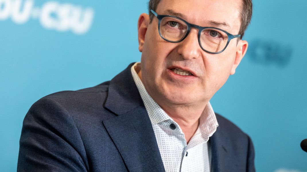 Dobrindt betonte, die AfD-Einstufung sei vom Verfassungsschutz unabhängig vom Bundesinnenministerium erfolgt.