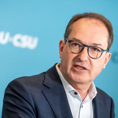 Dobrindt betonte, die AfD-Einstufung sei vom Verfassungsschutz unabhängig vom Bundesinnenministerium erfolgt.