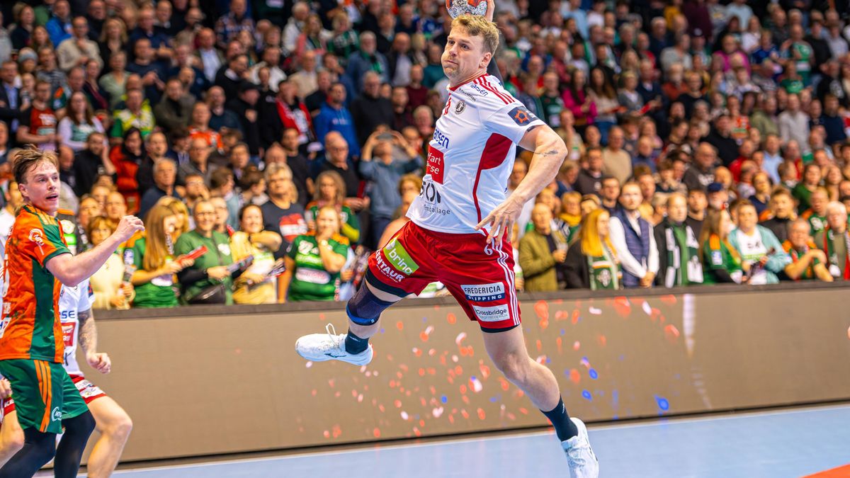 Mads Thymann Hansen (Fredericia Handboldklub, Nr. 6) (L-R), TSV Hannover-Burgdorf (orange) against Fredericia Handboldklub (white) (5. Matchday of Group Matches EHF European League 2025 2026) (25.1...