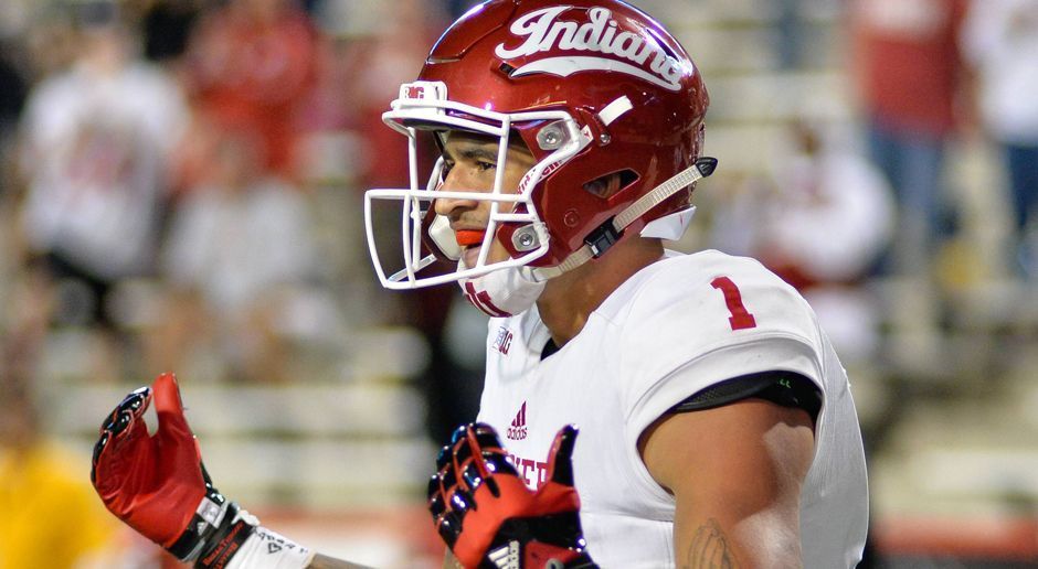 
                <strong>Simmie Cobbs Jr. (Indiana)</strong><br>
                Der 1,93 Meter große Simmie Cobbs kam in den vergangenen drei Jahren auf 139 Fänge und 1.990 Yards. Seine Statur in Verbindung mit seiner Körperbeherrschung dürfte das Interesse einiger NFL-Teams geweckt haben. Seine Defizite sind allerdings seine mäßige Geschwindigkeit und seine mangelnde Konstanz bei den Fängen.
              