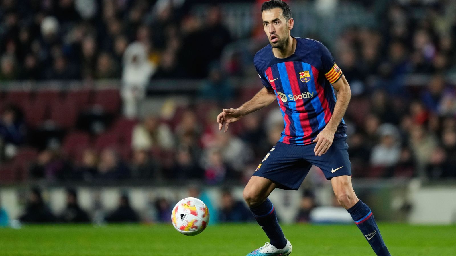 
                <strong>Sergio Busquets (Spanien)</strong><br>
                &#x2022; Platz 1: Lionel Messi (PSG)<br>&#x2022; Platz 2: Robert Lewandowski (FC Barcelona)<br>&#x2022; Platz 3: Karim Benzema (Real Madrid)<br>
              