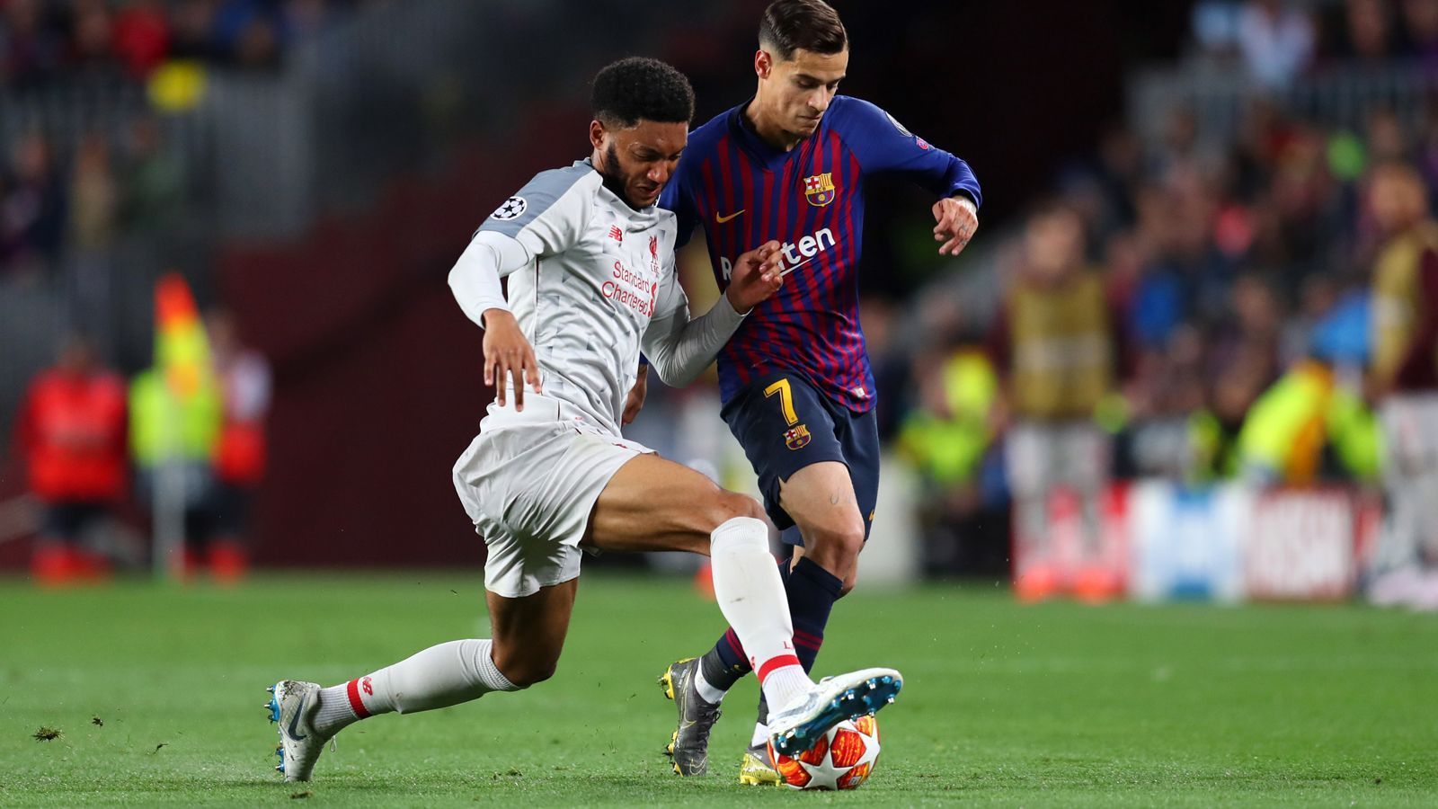 
                <strong>Joe Gomez</strong><br>
                Kann den schnellen Tippel-Schritten von Gegenspieler Coutinho nicht immer folgen. Lange nicht so offensiv wie Andrew Robertson auf der anderen Abwehrseite. Wirkt oft wacklig. ran-Note: 4
              