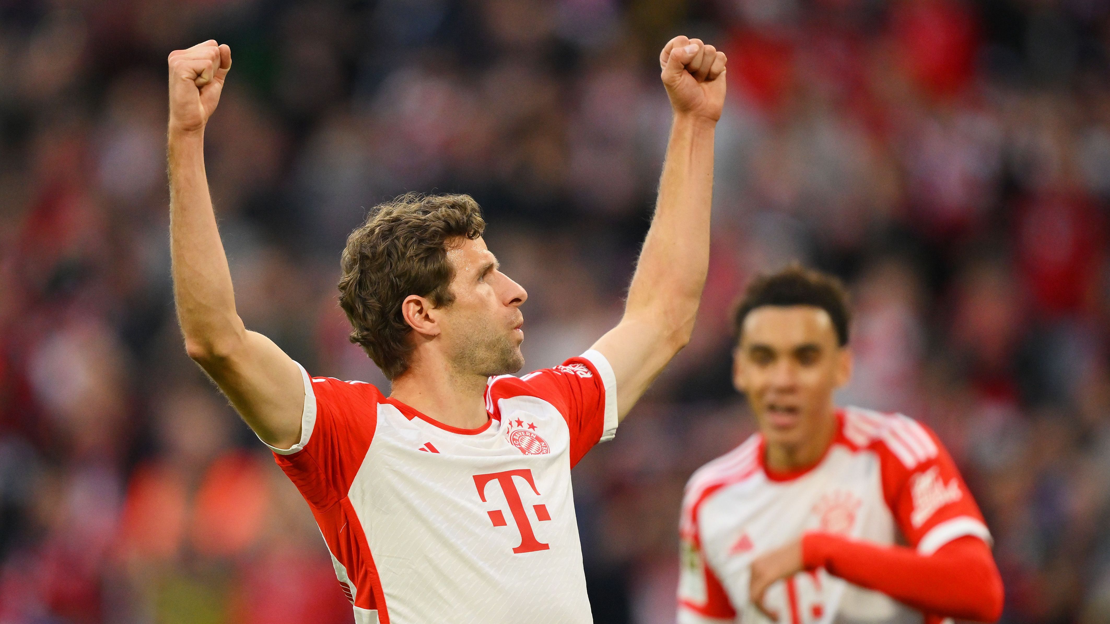 <strong>Thomas Müller</strong><br>Kommt in der 65. Minute für Coman in die Partie und trifft bereits fünf Minuten später. Läuft und ackert wie immer. Kümmert sich zudem viel um den jungen Pavlovic. Sammelt zudem innerhalb weniger Minuten zwei Assists. Effektiv und effizient. <em><strong>ran</strong></em><strong>-Note: 1</strong>