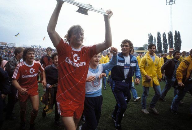 
                <strong>Meister: 1985</strong><br>
                1985: In Braunschweig holen sich die "Roten" den nächsten Titel.
              