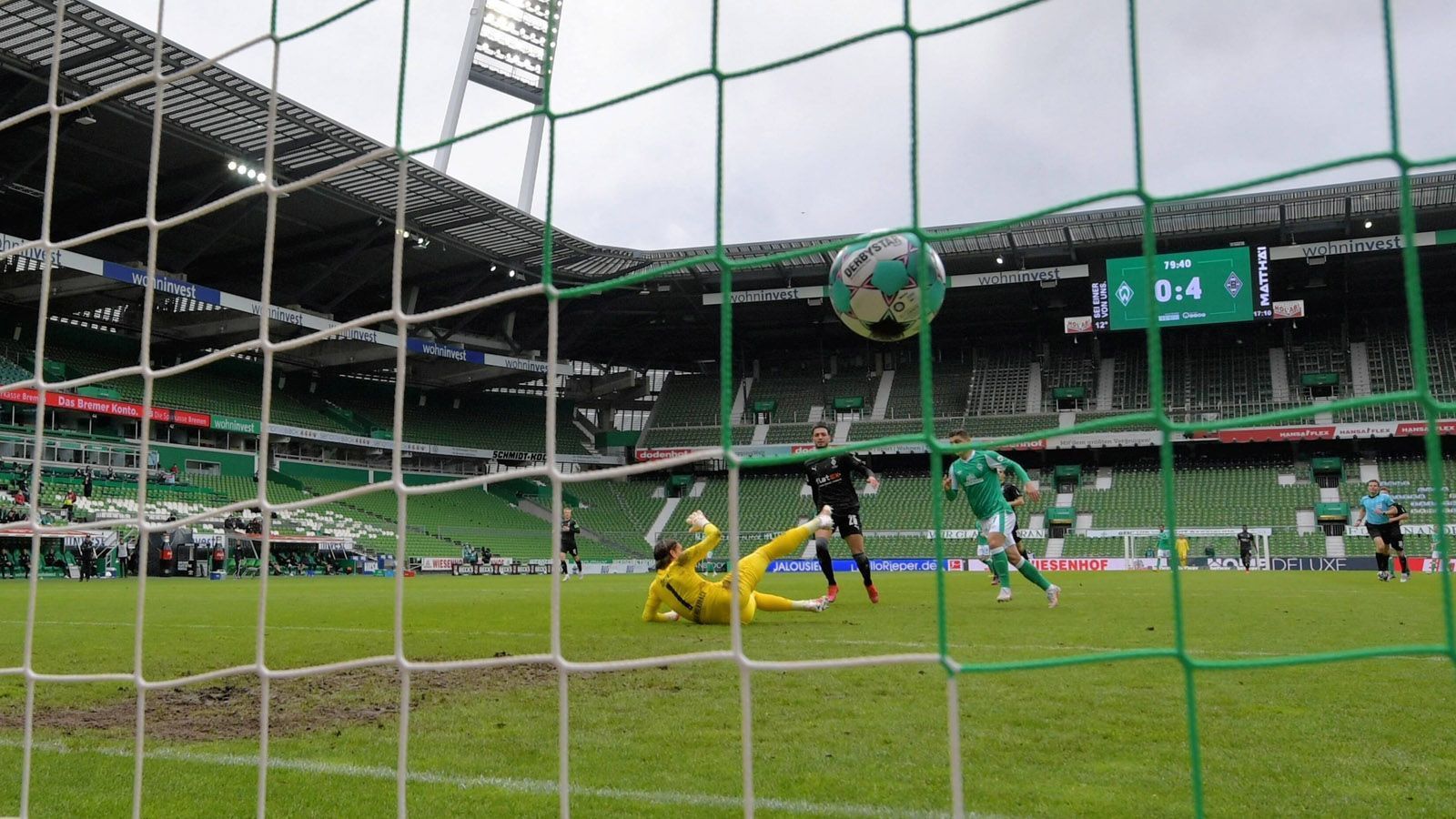 
                <strong>81. Minute: Bremen nur noch mit Ergebniskorrektur</strong><br>
                Der eingewechselte Milot Rashica trifft zum 1:4 für Bremen. Ergebniskorrektur. Genauso wie Füllkrugs späteres 2:4. Viel wichtiger ist, was Köln gegen Schalke macht.
              