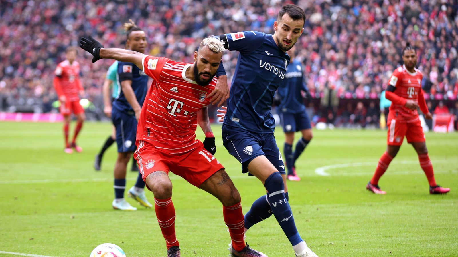 
                <strong>Eric Maxim Choupo-Moting</strong><br>
                Der Kameruner versucht immer wieder Lücken für die nachrückenden Offensivleute zu reißen und rochiert viel, fehlt dann aber teilweise als Abnehmer in der Mitte. So kommt er lediglich zu einem Kopfball, der aus guter Position übers Tor geht (52.). Nach 68 Minuten gegen Tel ausgetauscht. ran-Note: 4
              