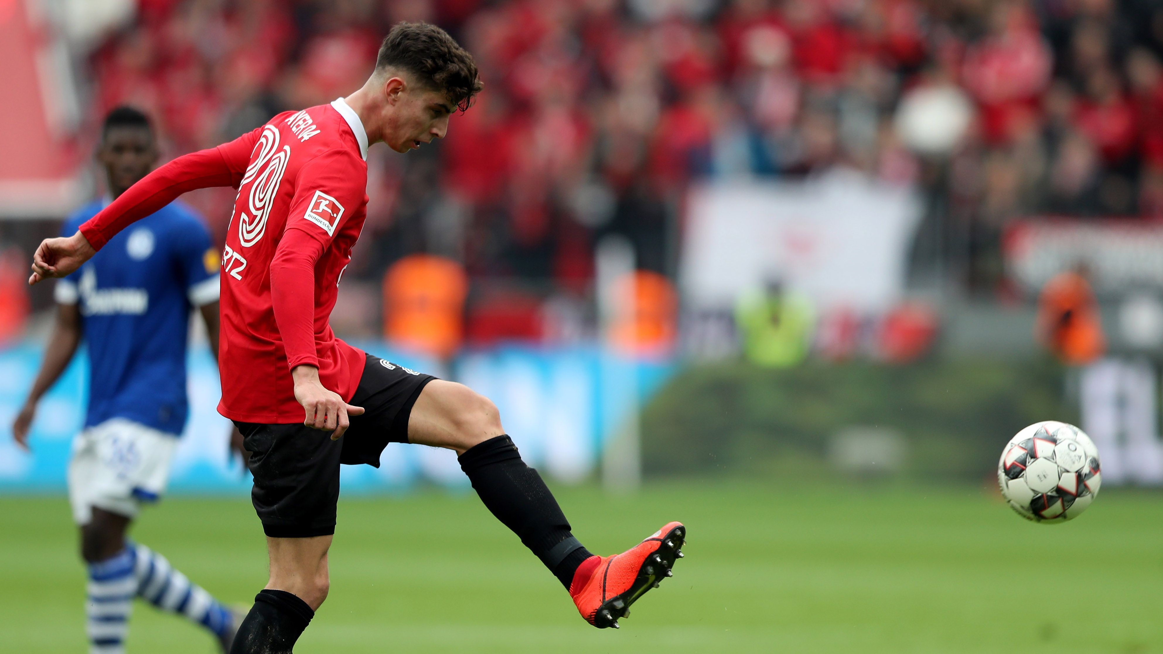 
                <strong>Offensives Mittelfeld</strong><br>
                Kai Havertz von Bayer Leverkusen, gewählt mit 65,3 Prozent. Dritter Platz bei Wahl zum Spieler der Saison mit 12,4 Prozent der Stimmen. 
              