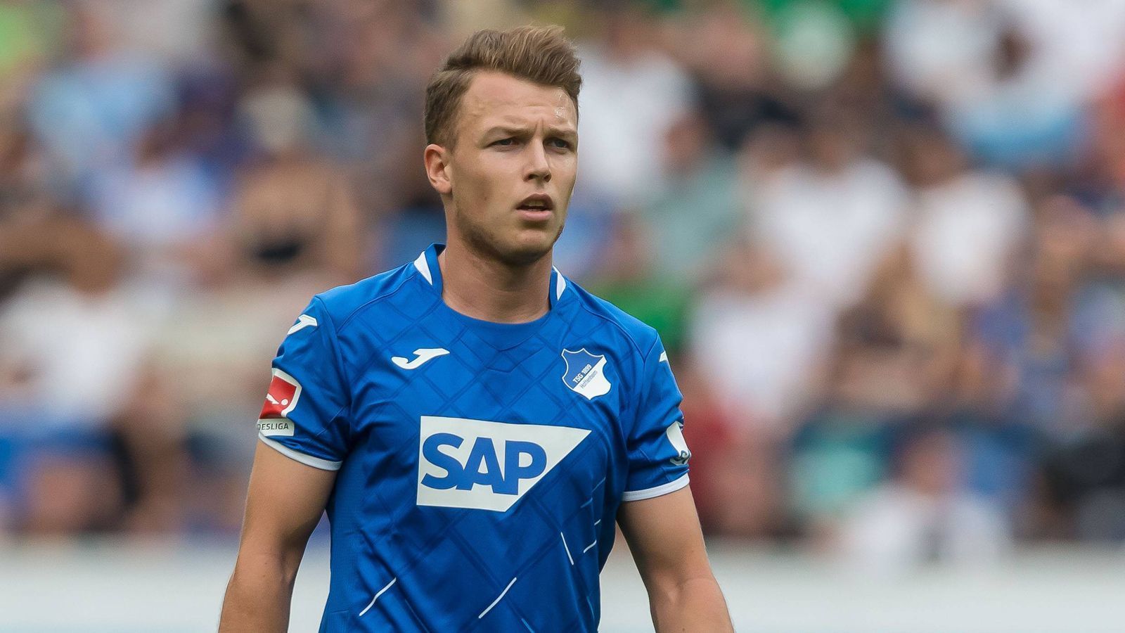 
                <strong>Mittelfeld: Dennis Geiger </strong><br>
                 - Position: Defensives Mittelfeld - - Verein: TSG Hoffenheim - - Alter: 22 Jahre - - U21-Länderspiele: 5 - - 49 Bundesligaspiele für Hoffenheim / 2 Tore
              