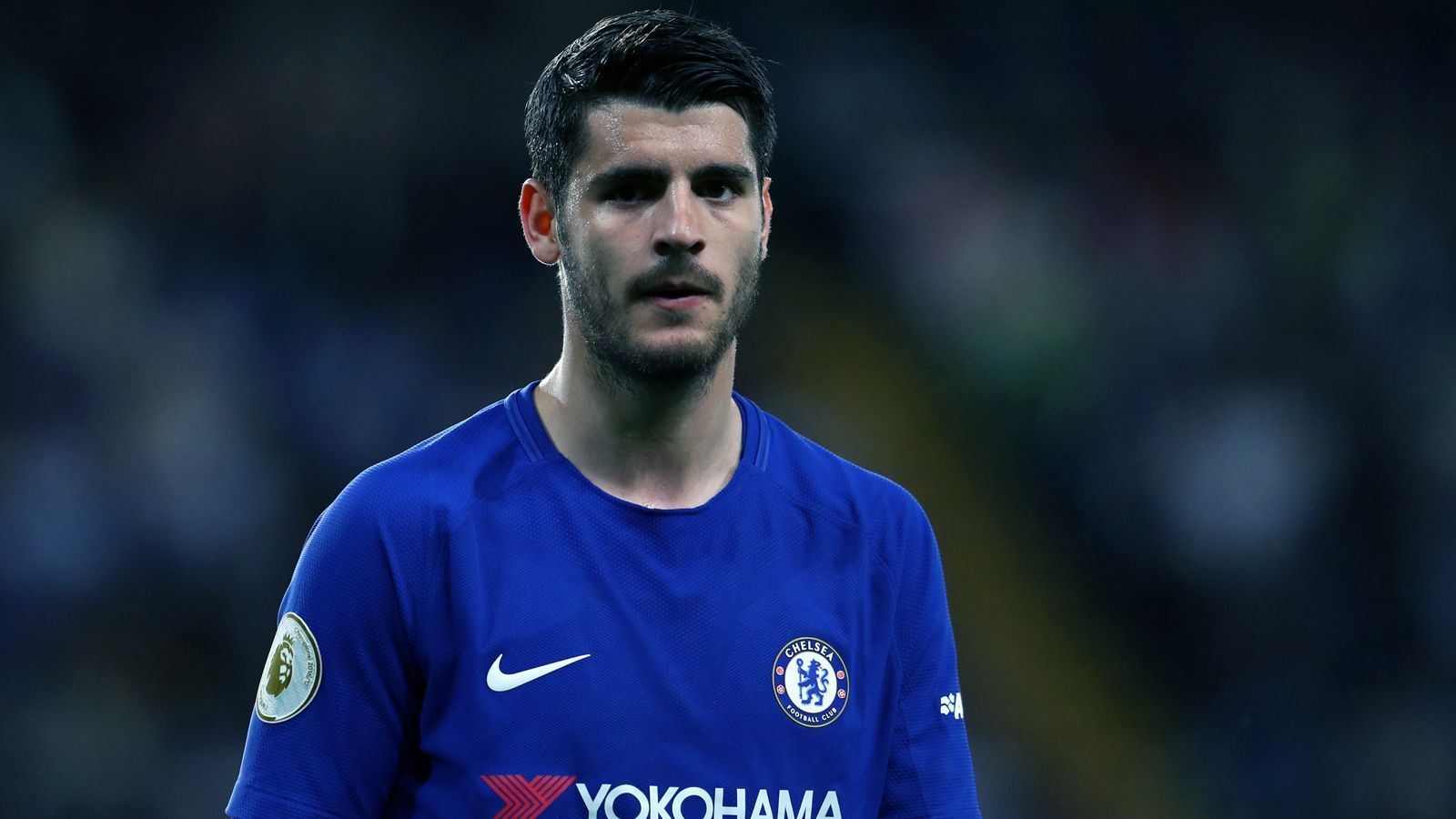 
                <strong>Alvaro Morata (FC Chelsea)</strong><br>
                Neben PSG soll Zahavi auch mit dem FC Chelsea über einen Lewandowski-Transfer gesprochen haben. In diesem Fall wäre ebenfalls ein Tauschgeschäft denkbar. Alvaro Morata kostete Chelsea zwar im Sommer 2017 richtig viel Kohle, konnte aber nicht wirklich überzeugen. Der Ex-Real-Profi verlor gegen Ende der Saison seinen Stammplatz und könnte demnach von den "Blues" in einen Lewandowski-Deal eingebunden werden. Beim 25-jährigen Spanier stellt sich aber auch die Qualitätsfrage. Bei Real hatte er keine Chance gegen Karim Benzema und bei Chelsea wurde er von Olivier Giroud verdrängt. Zudem wurde Spaniens bester WM-Qualifikations-Torschütze von Nationaltrainer Julen Lopetegui aus dem Endrunden-Kader gestrichen.
              