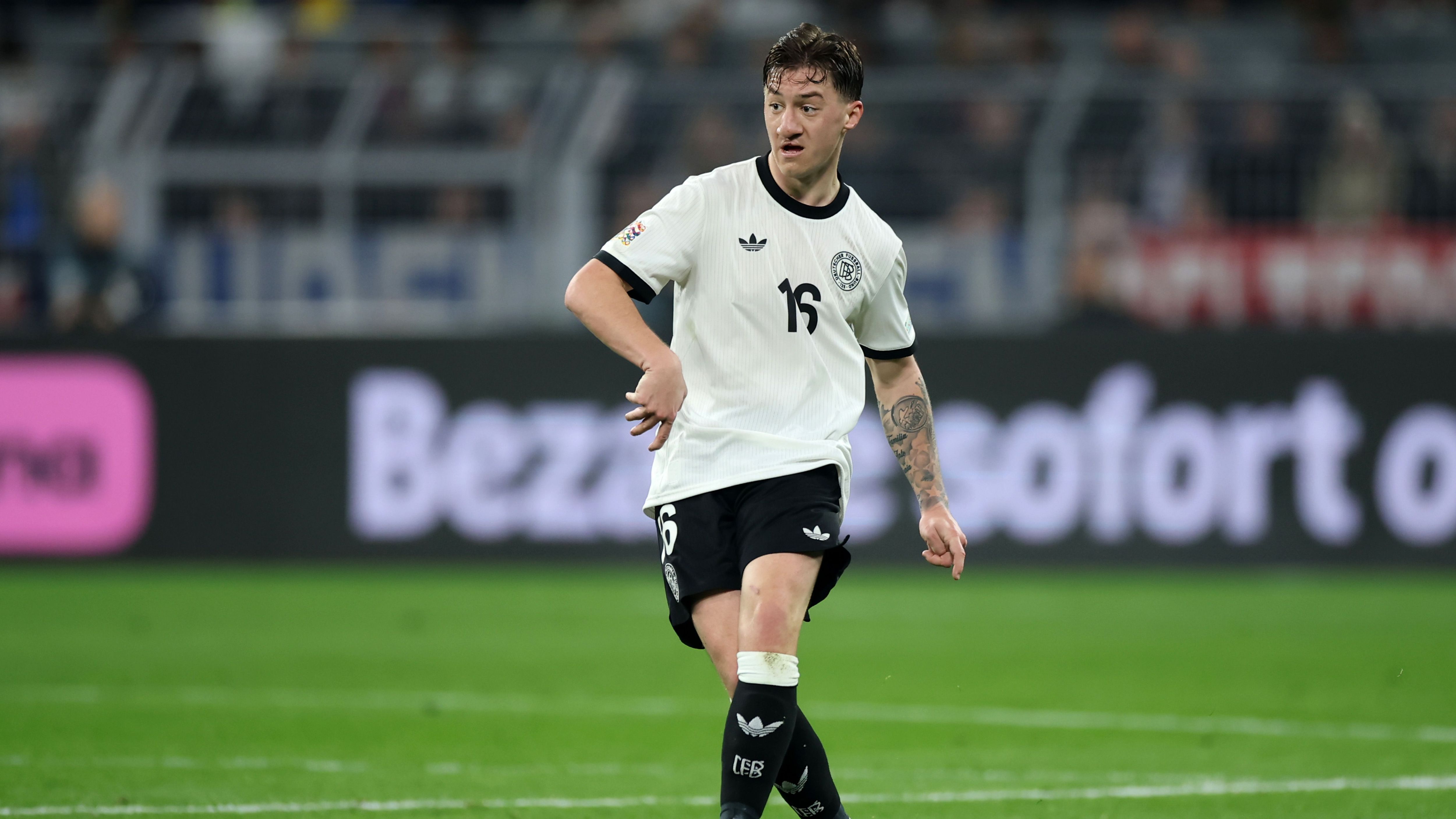 <strong>Angelo Stiller (VfB Stuttgart)</strong><br>Auch Stuttgart soll an einem Mailand-Talent interessiert sein: Aleksandar Stankovic. Um die Ablöse für Stiller zu drücken, käme für die Italiener ein Spielertausch den Berichten nach in Frage. Calhanoglu wird mit einem Wechsel zu Galatasaray Istanbul in Verbindung gebracht. Sobald der erste Stein rollt, könnte Inter Mailand die Stiller-Verhandlungen zügig aufnehmen.